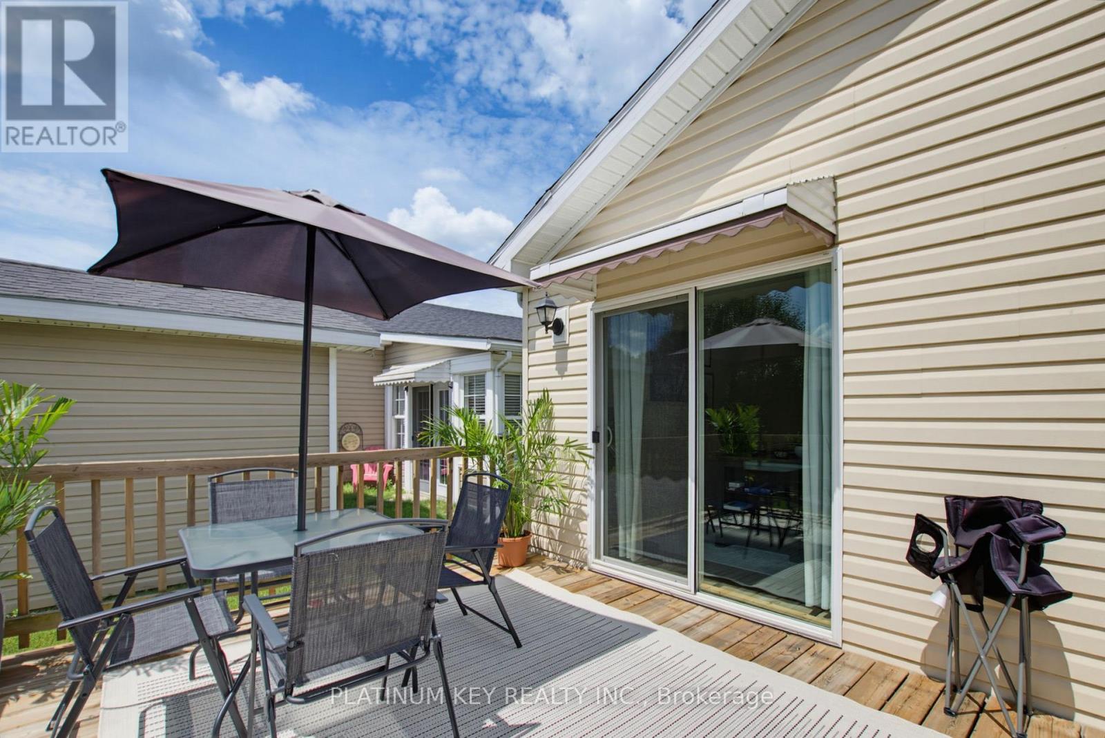 16 LINDSAY DRIVE - 28