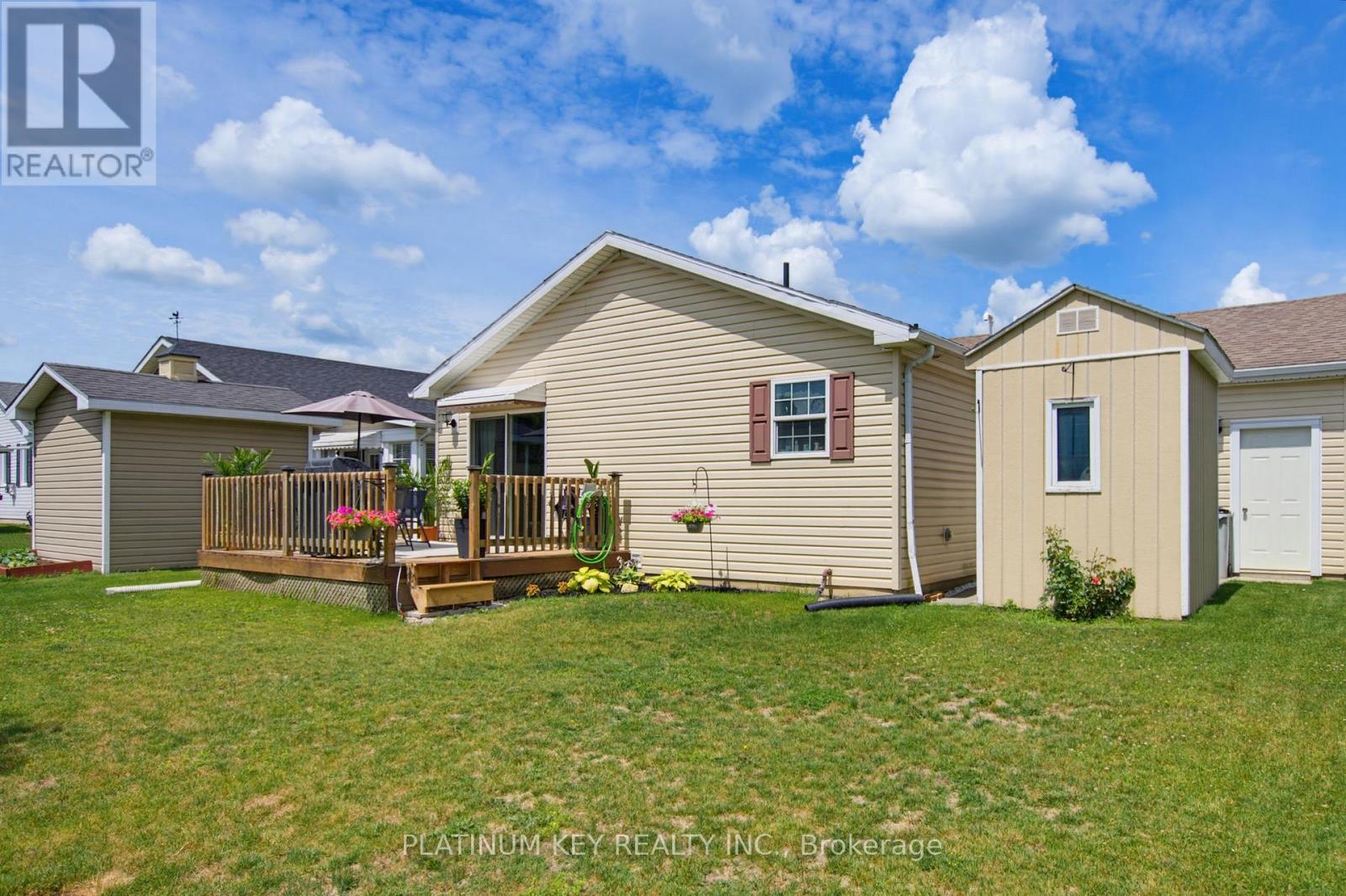 16 LINDSAY DRIVE - 33