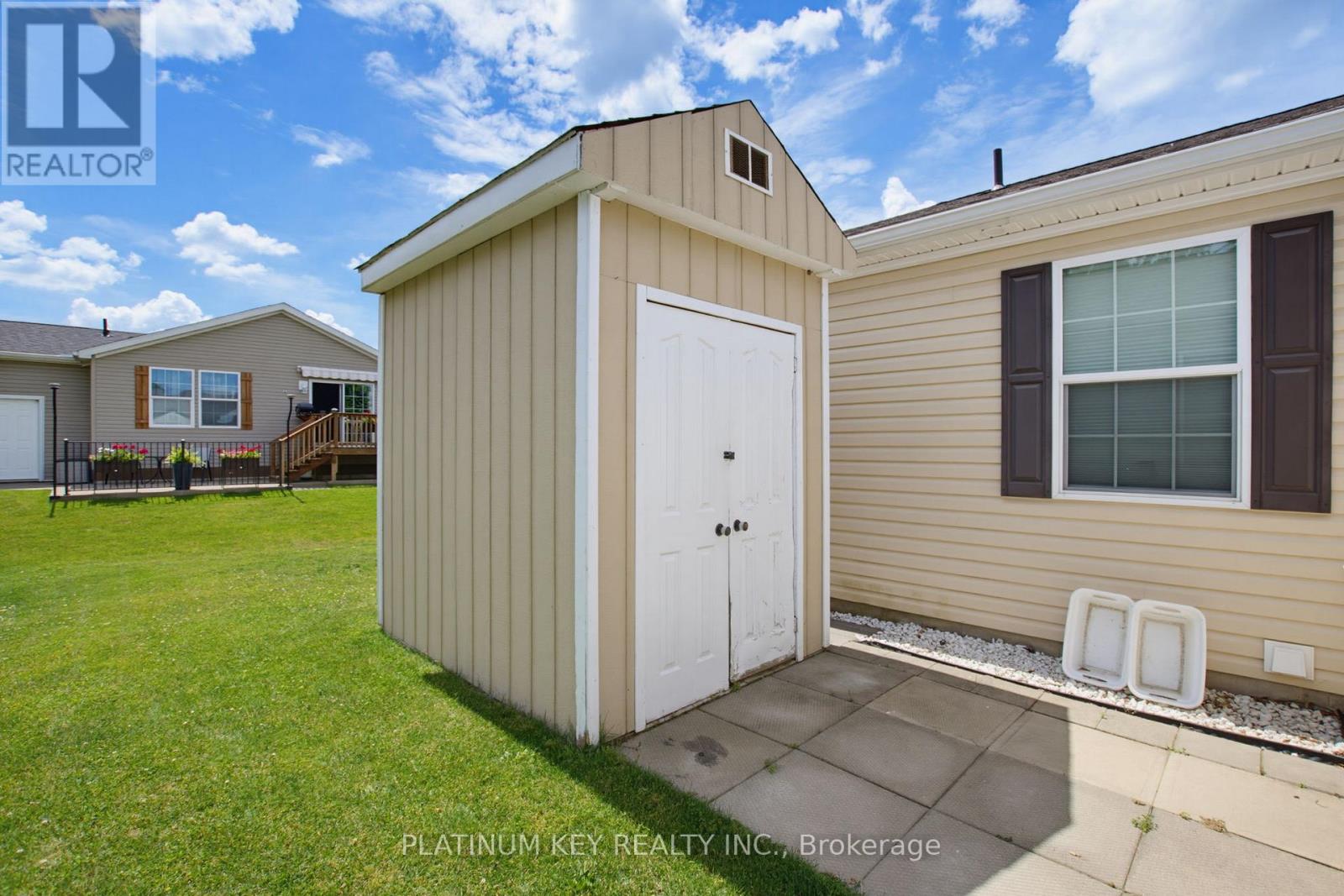 16 LINDSAY DRIVE - 34