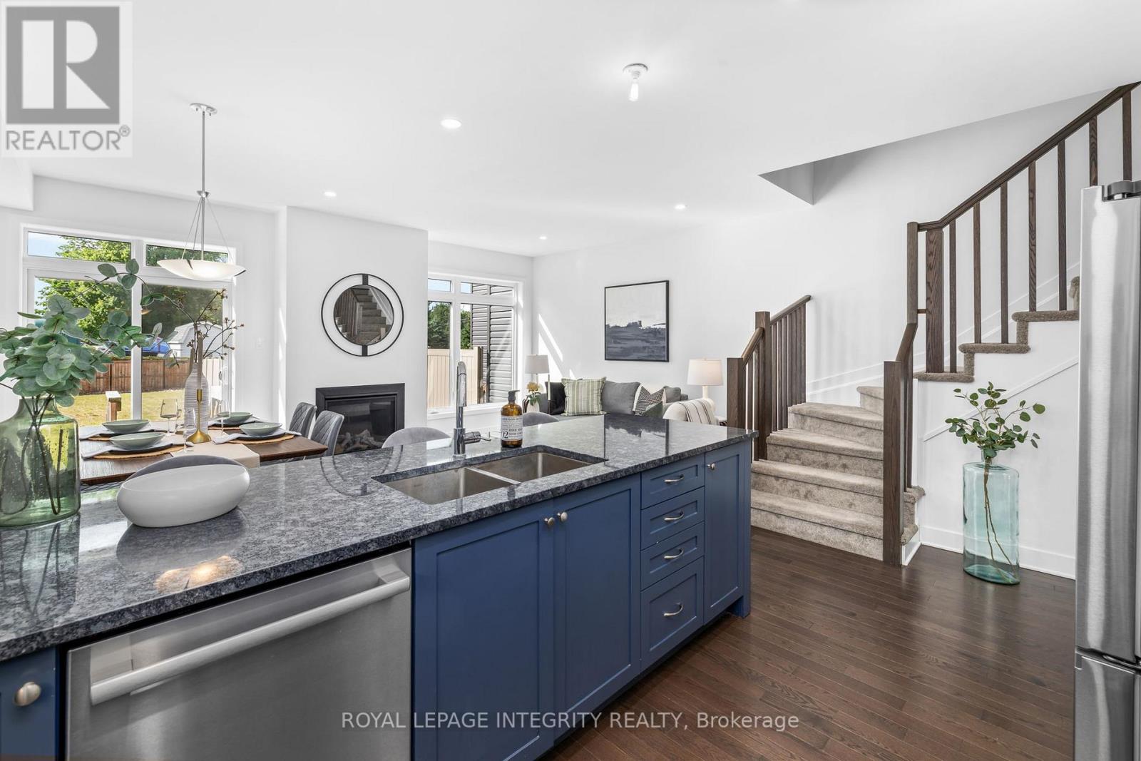 213 BRISTOL CRESCENT - 12