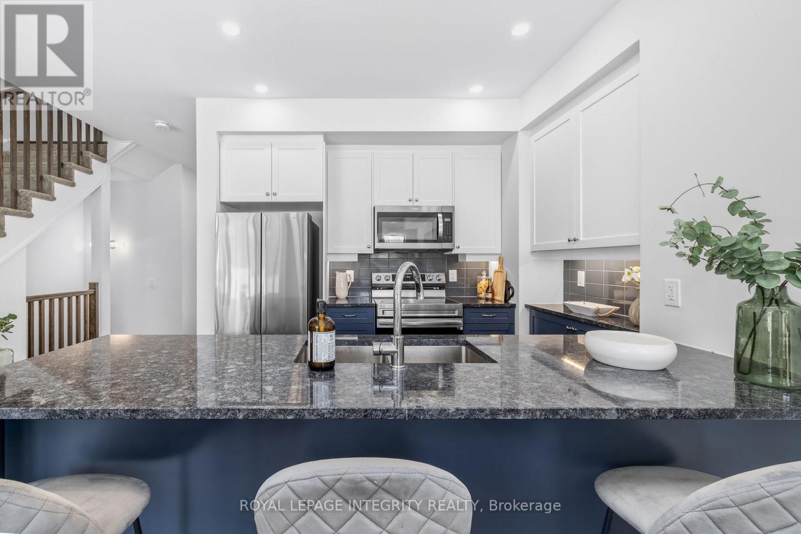 213 BRISTOL CRESCENT - 17
