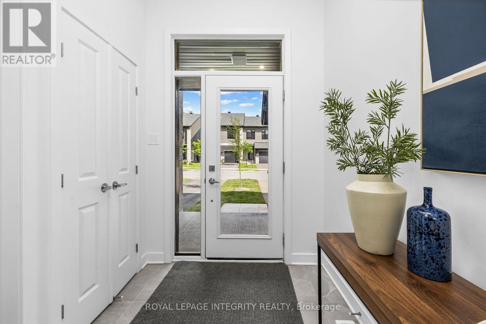 213 BRISTOL CRESCENT - 2