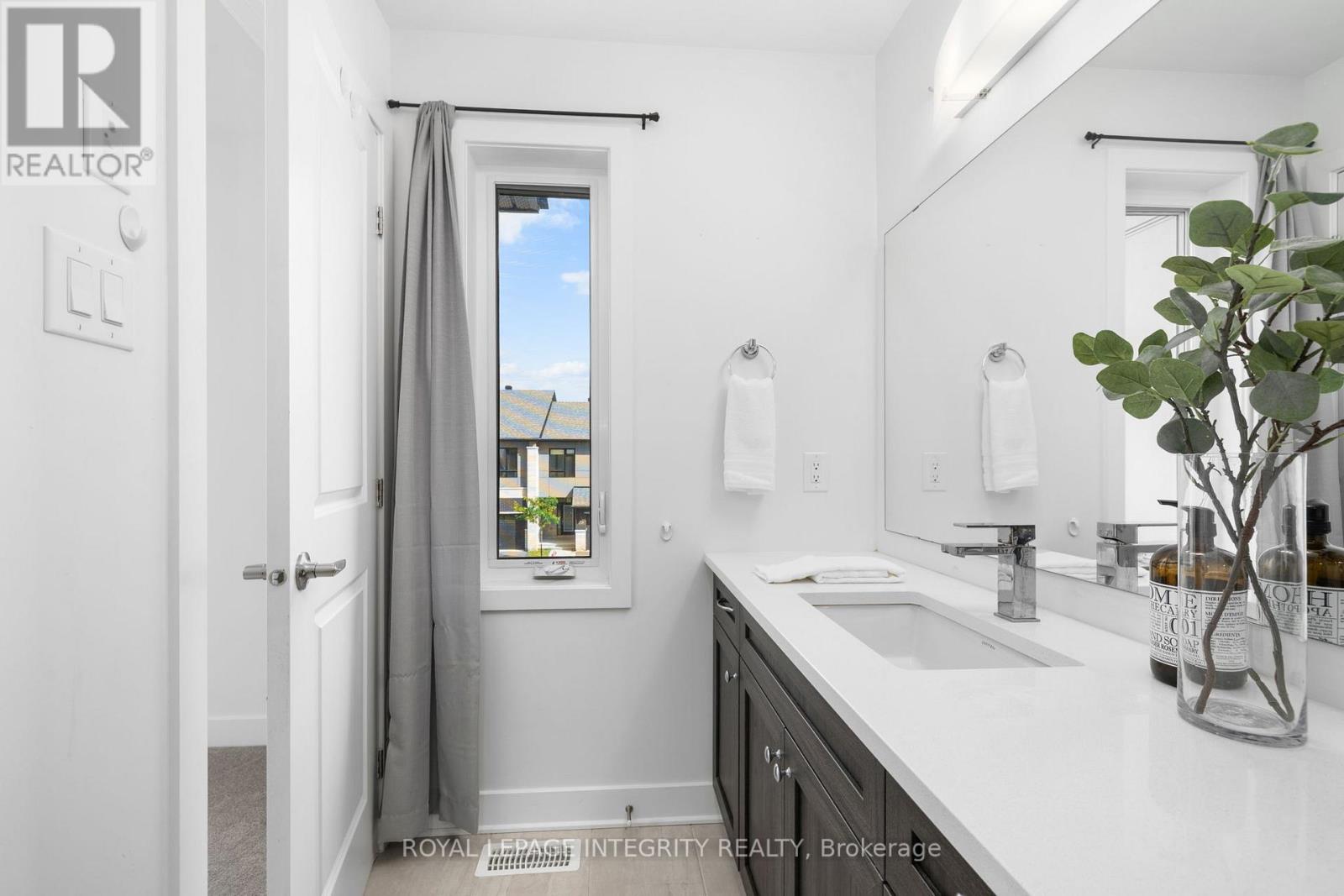 213 BRISTOL CRESCENT - 29