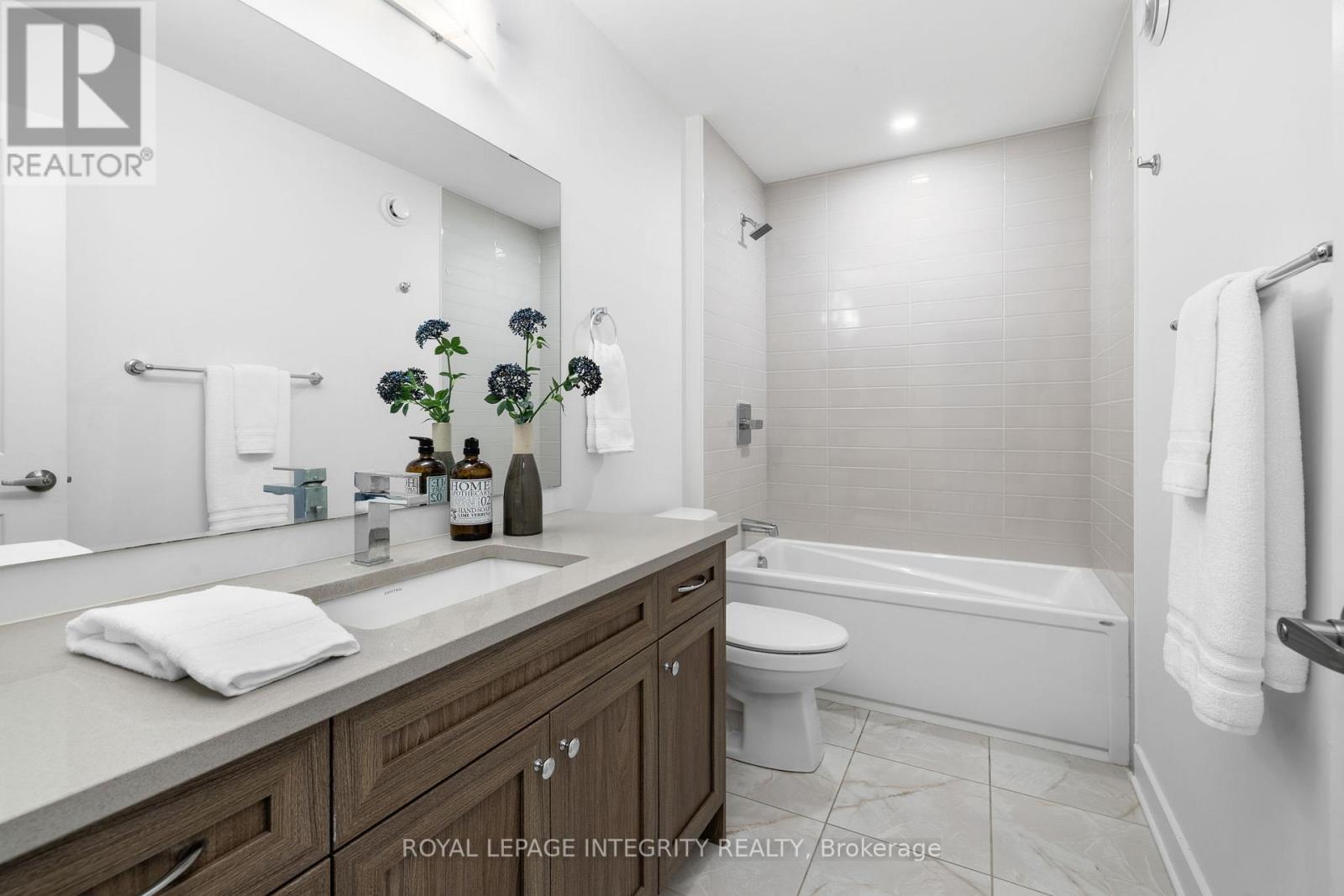 213 BRISTOL CRESCENT - 33