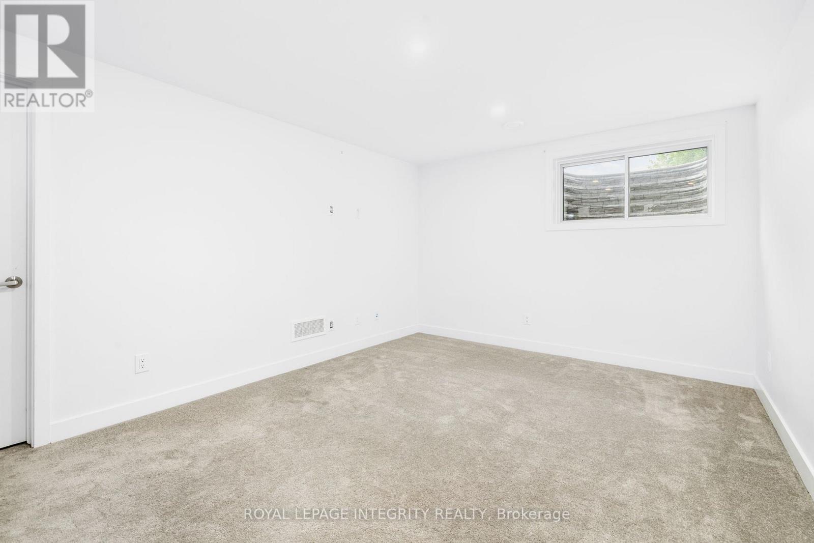 213 BRISTOL CRESCENT - 38