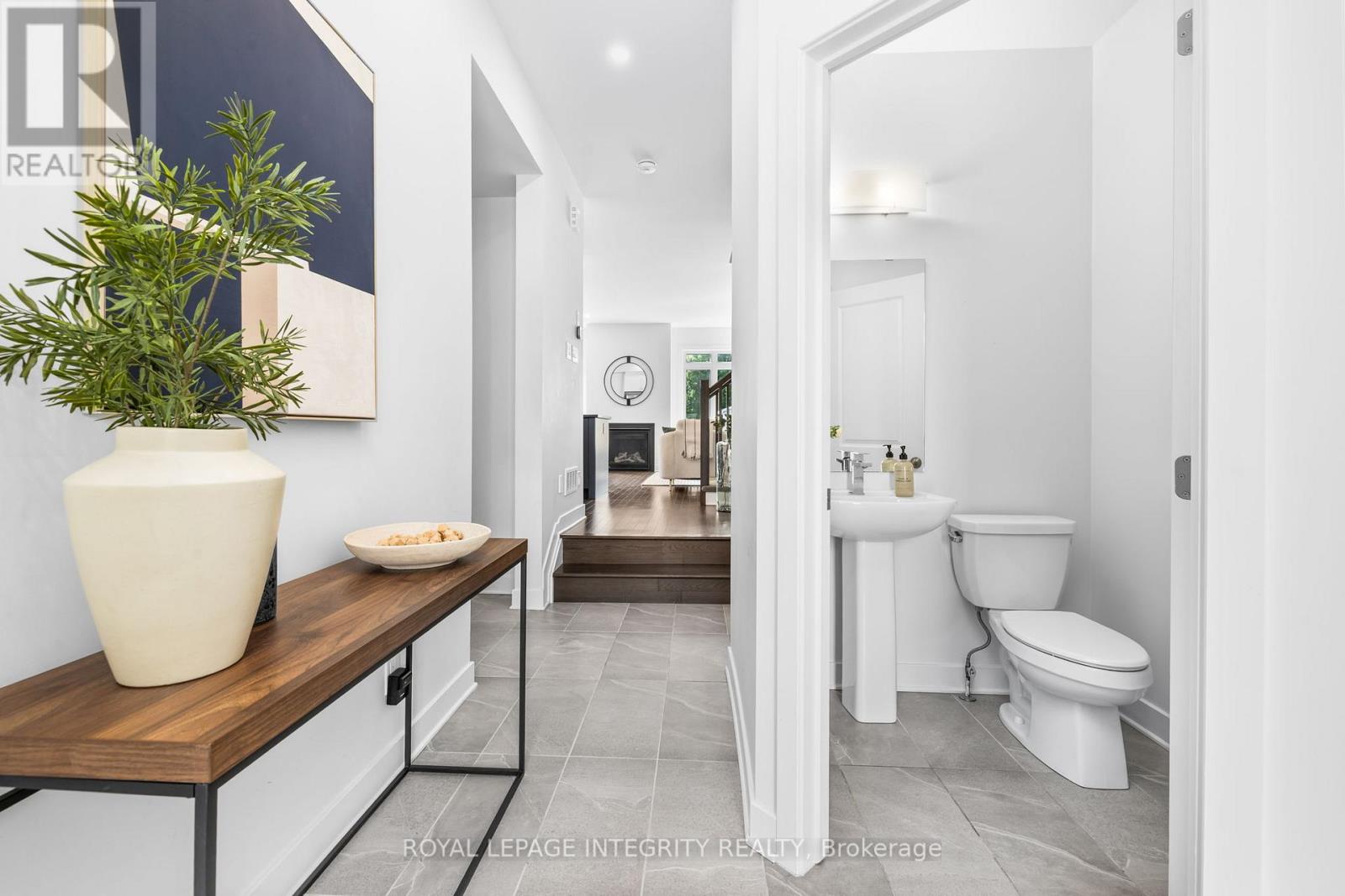 213 BRISTOL CRESCENT - 4