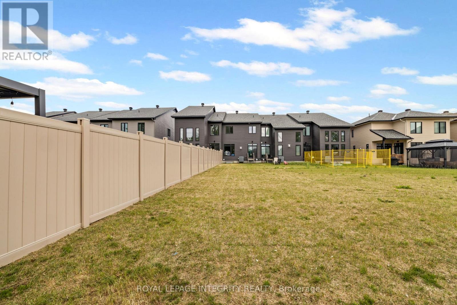 213 BRISTOL CRESCENT - 42