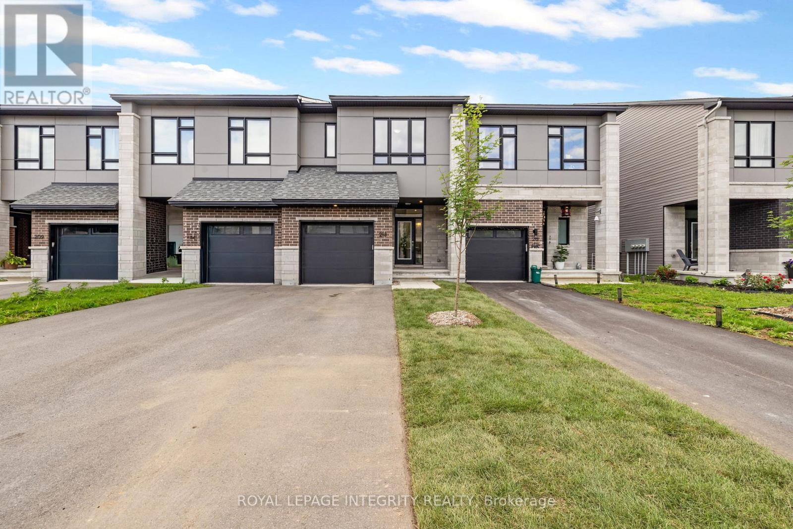 213 BRISTOL CRESCENT - 44