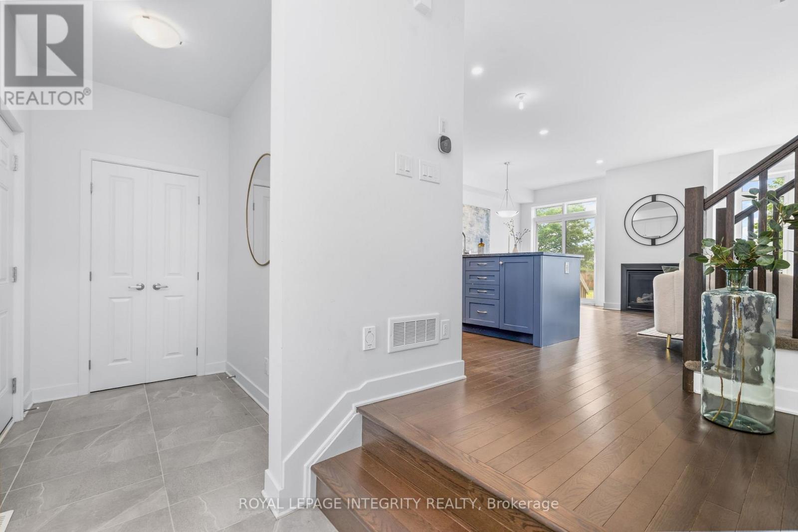 213 BRISTOL CRESCENT - 5