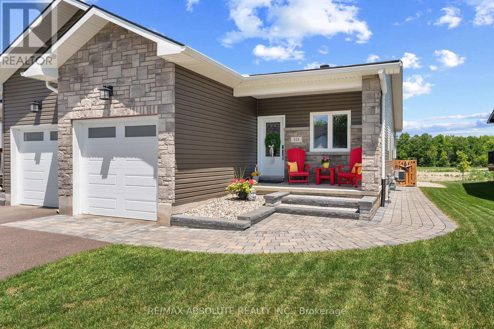 323 FORESTVIEW CRESCENT - 1