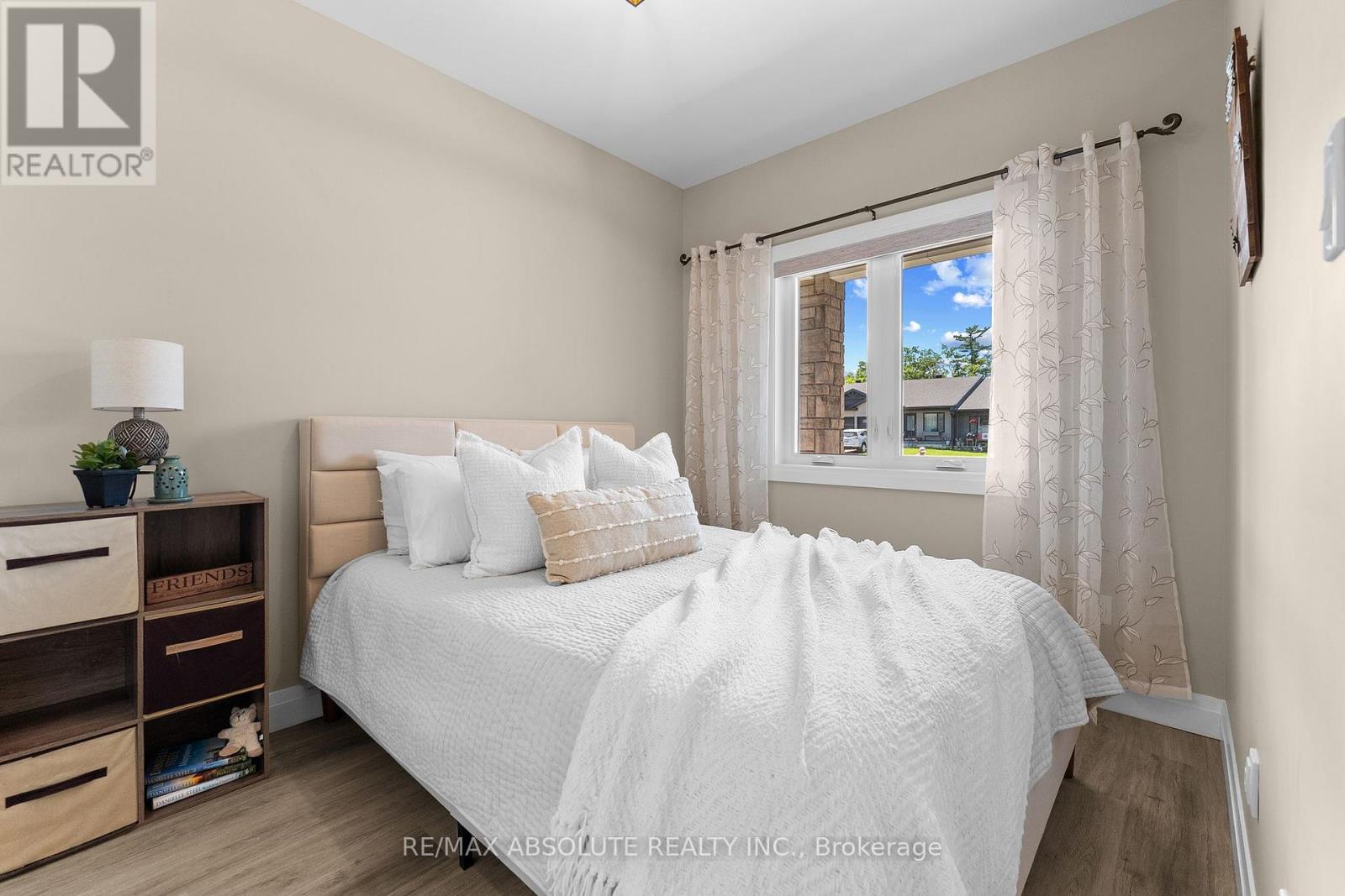 323 FORESTVIEW CRESCENT - 11