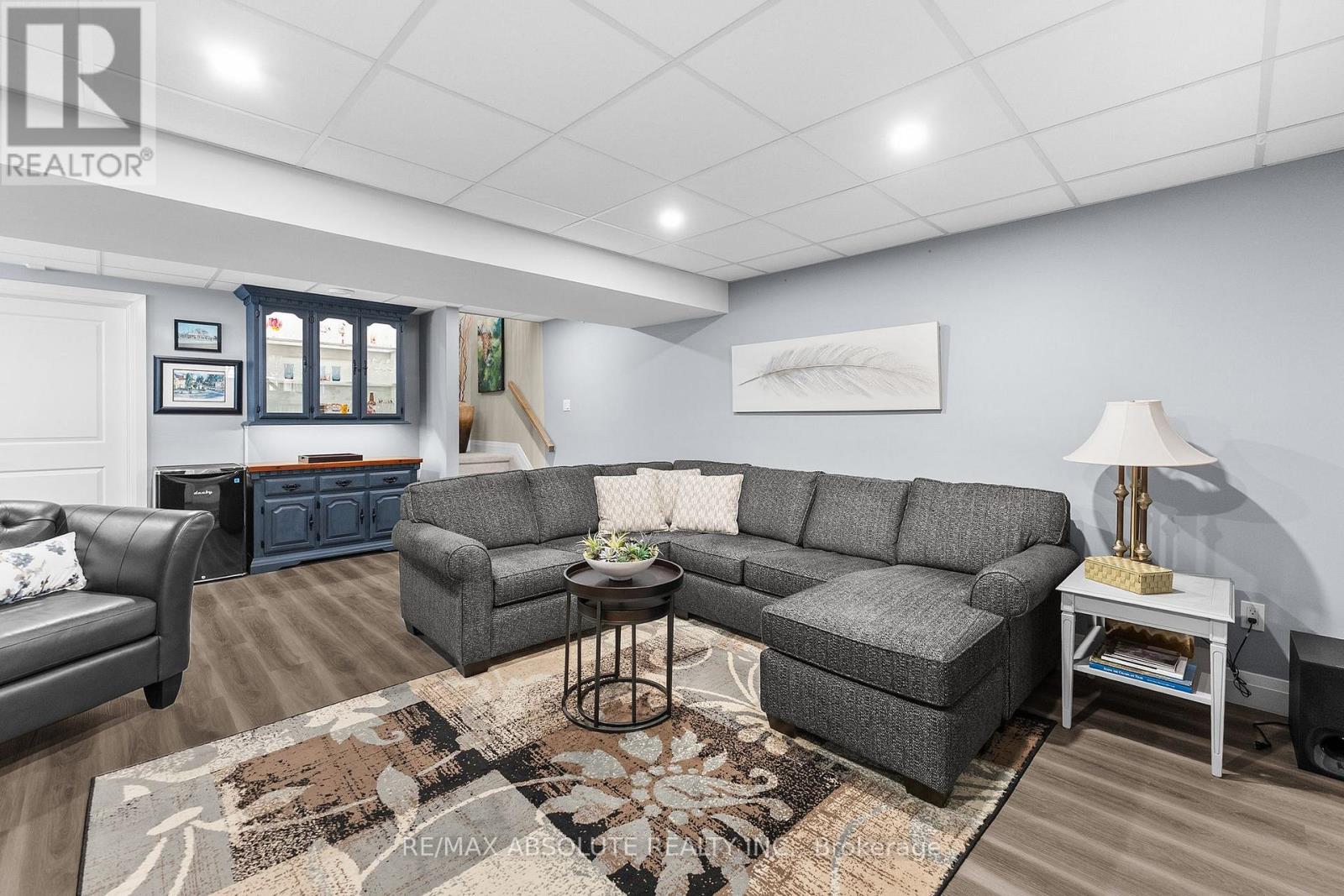323 FORESTVIEW CRESCENT - 13