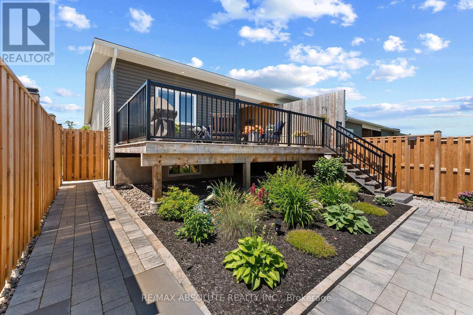 323 FORESTVIEW CRESCENT - 18
