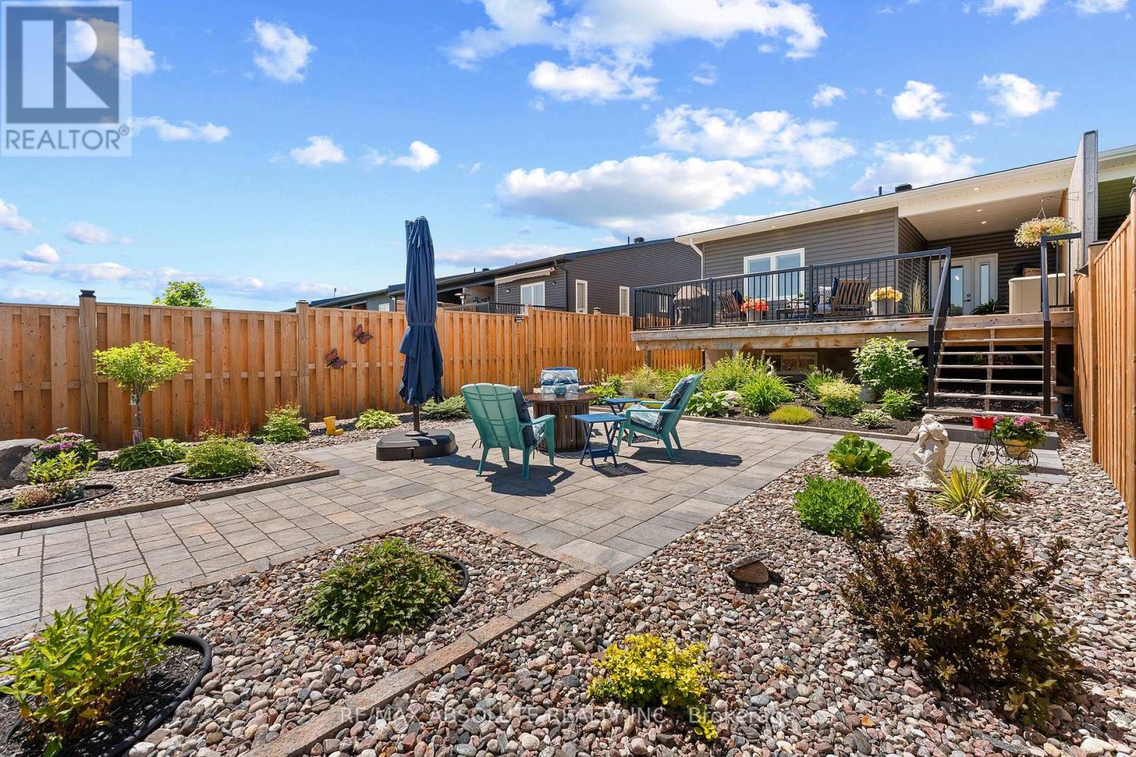 323 FORESTVIEW CRESCENT - 19