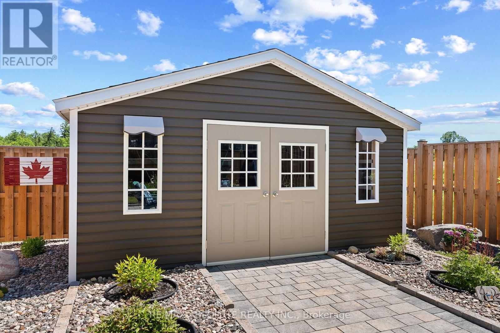 323 FORESTVIEW CRESCENT - 21