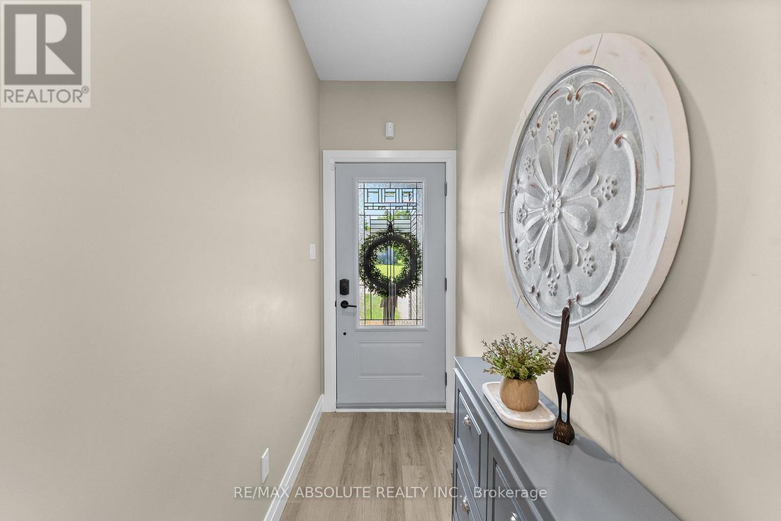 323 FORESTVIEW CRESCENT - 3