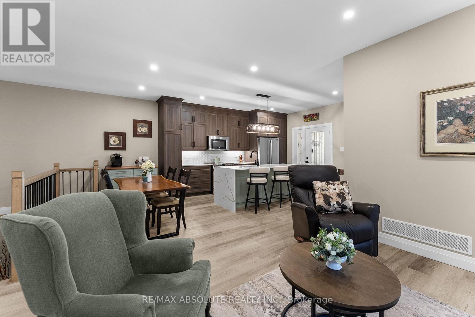 323 FORESTVIEW CRESCENT - 4