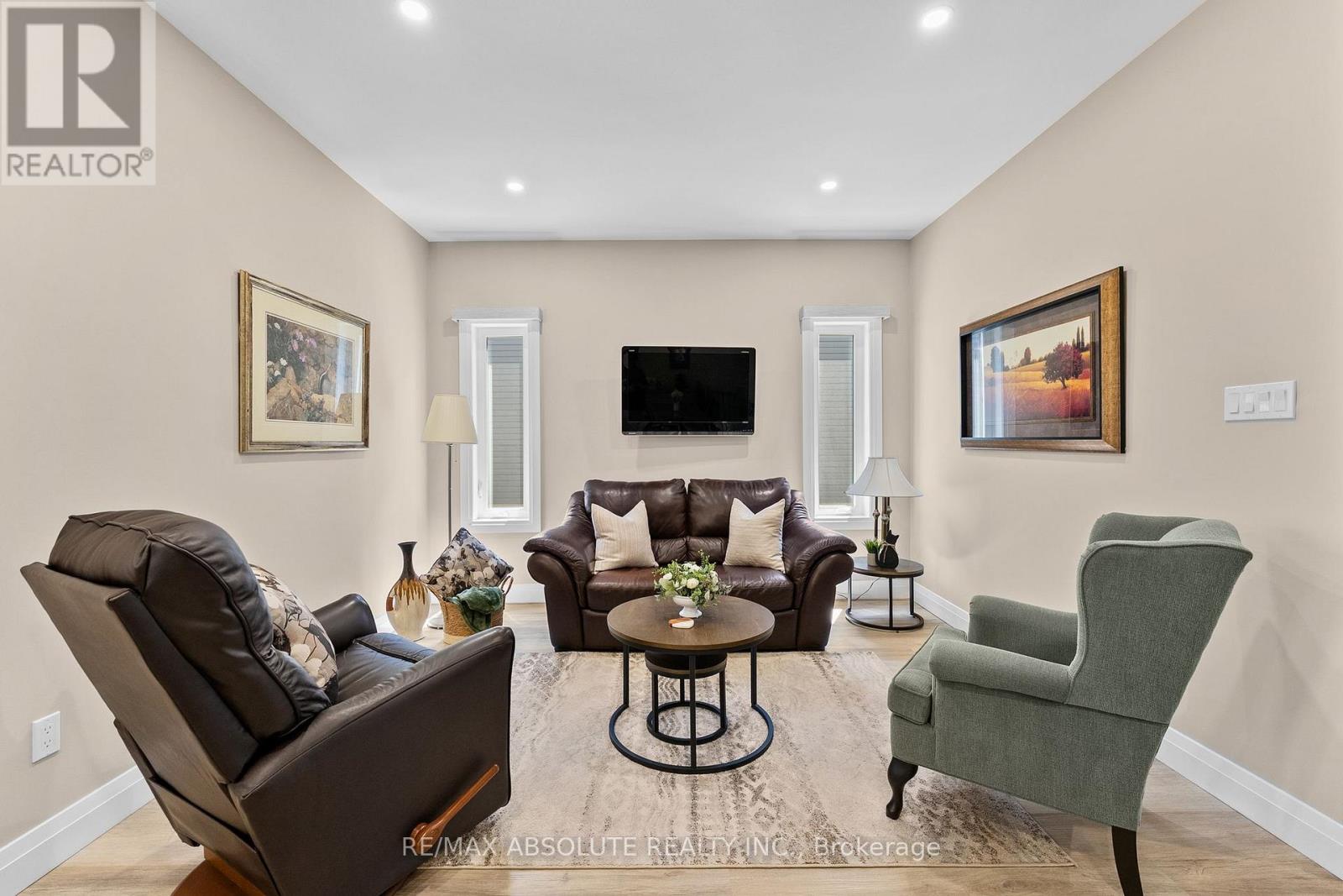 323 FORESTVIEW CRESCENT - 5