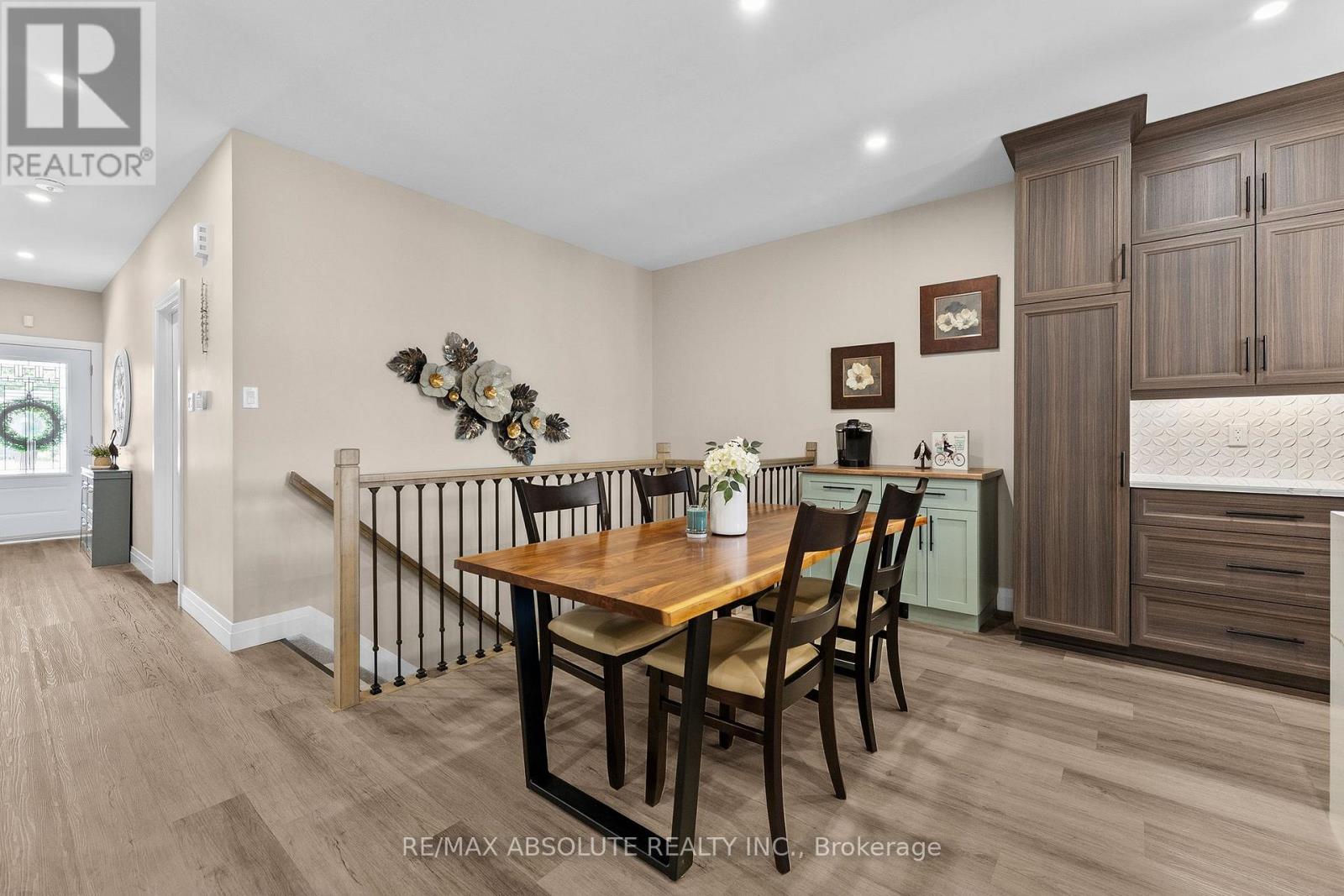 323 FORESTVIEW CRESCENT - 6