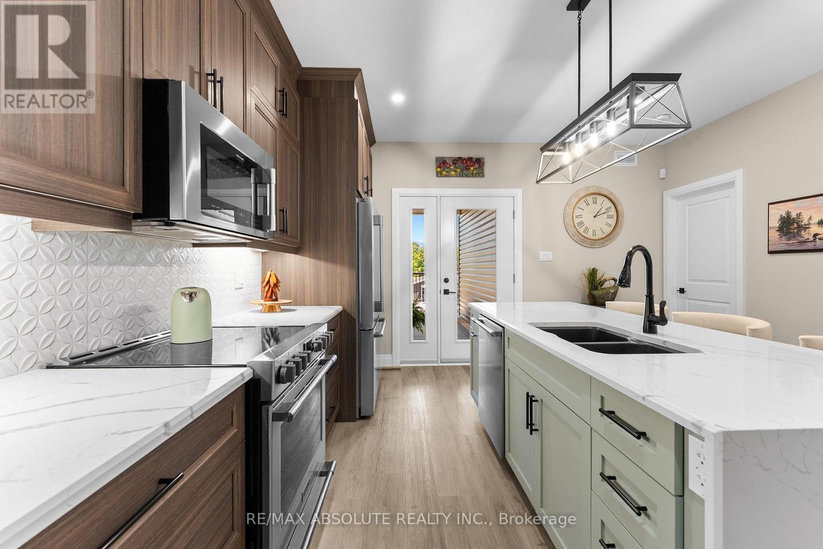 323 FORESTVIEW CRESCENT - 8