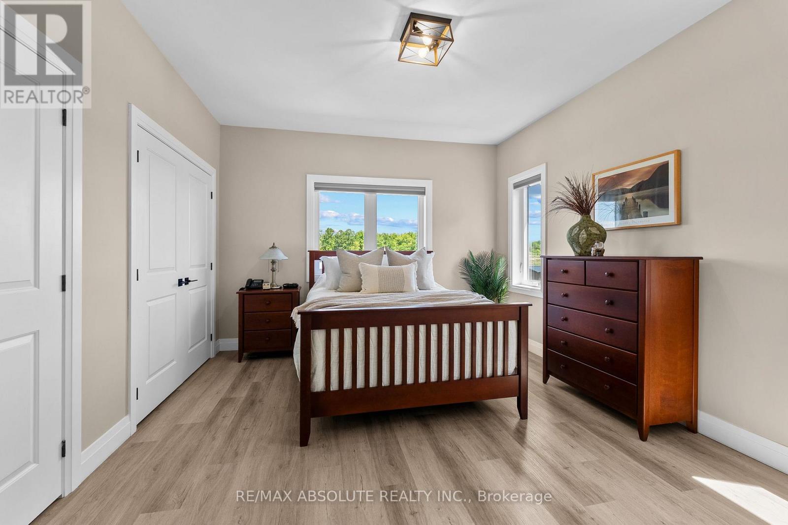 323 FORESTVIEW CRESCENT - 9