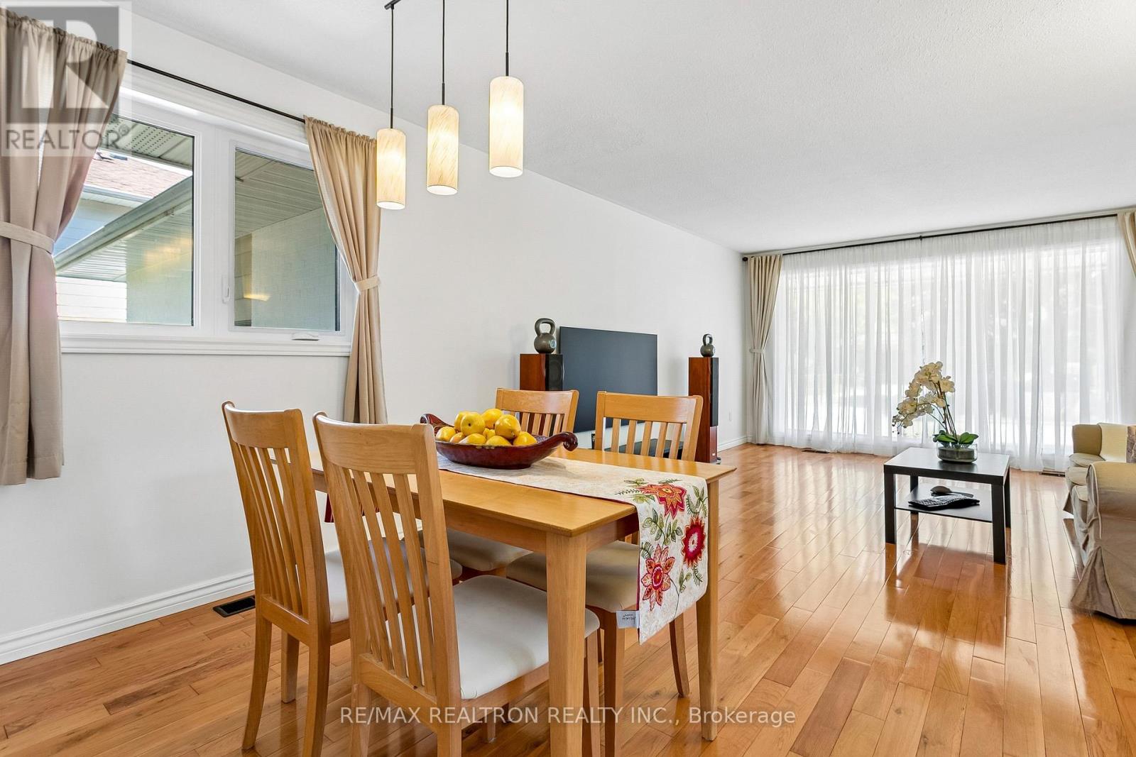 27 ELFINDALE CRESCENT - 12