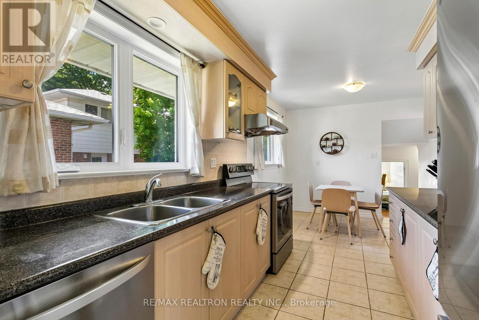 27 ELFINDALE CRESCENT - 17