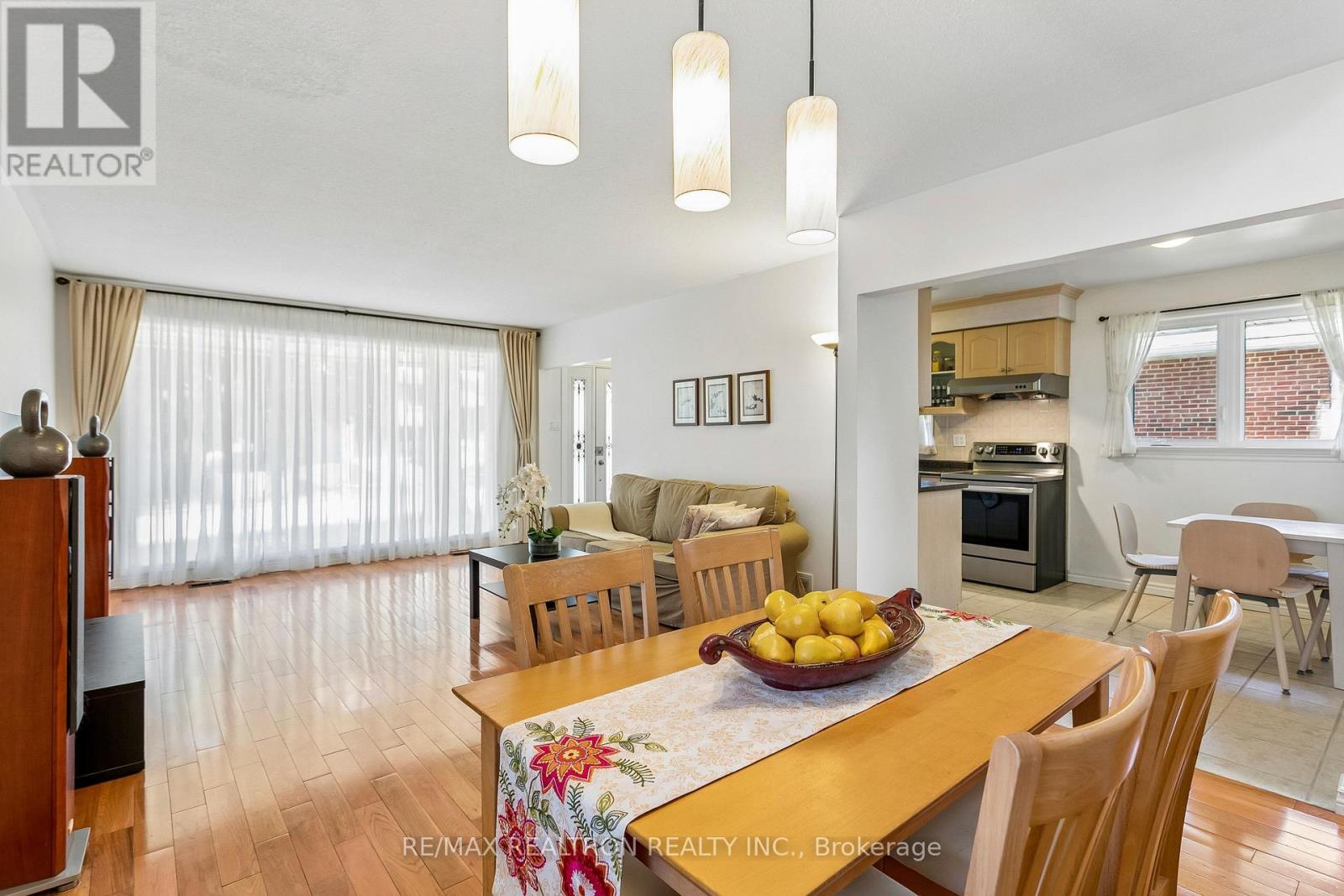 27 ELFINDALE CRESCENT - 14