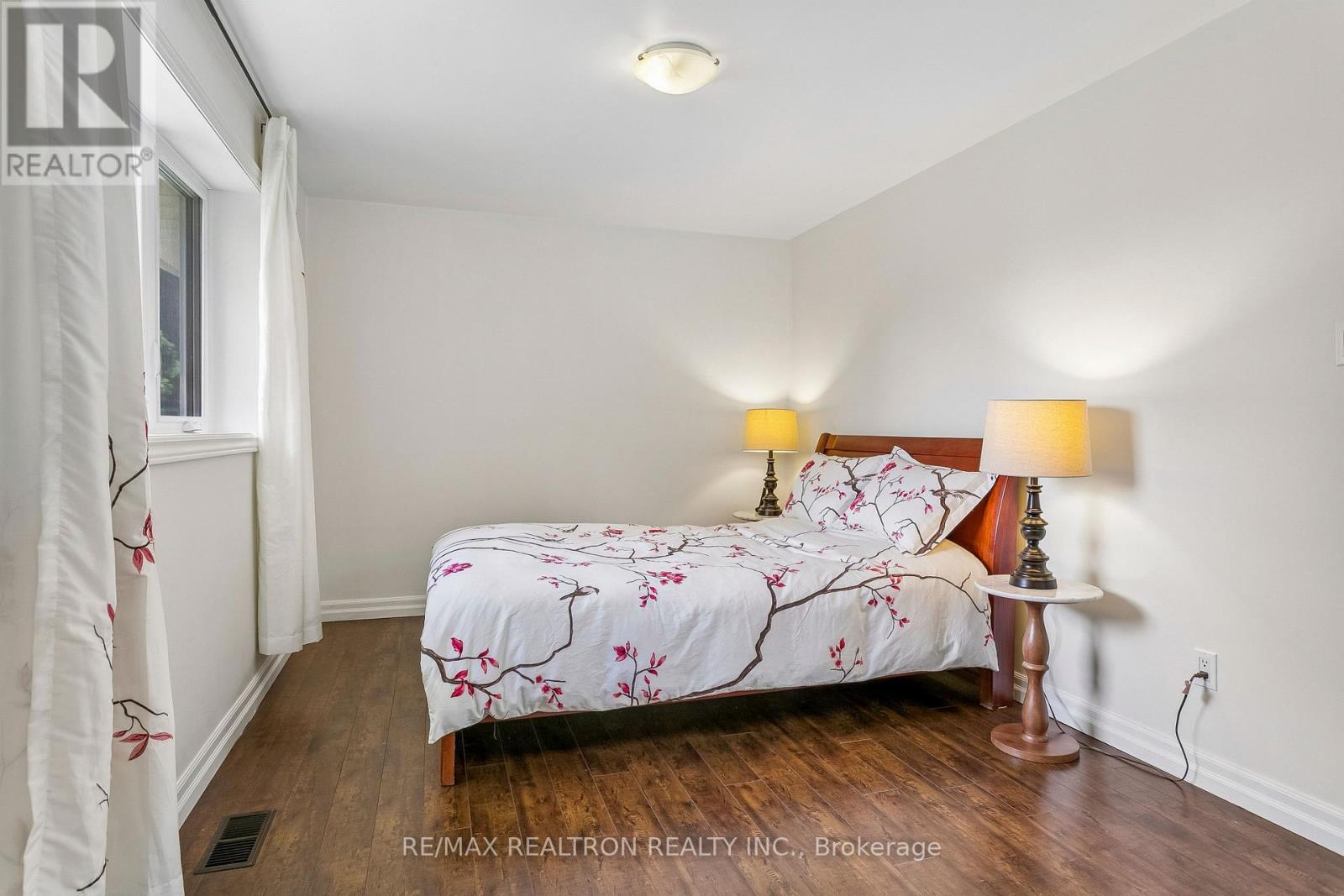 27 ELFINDALE CRESCENT - 23