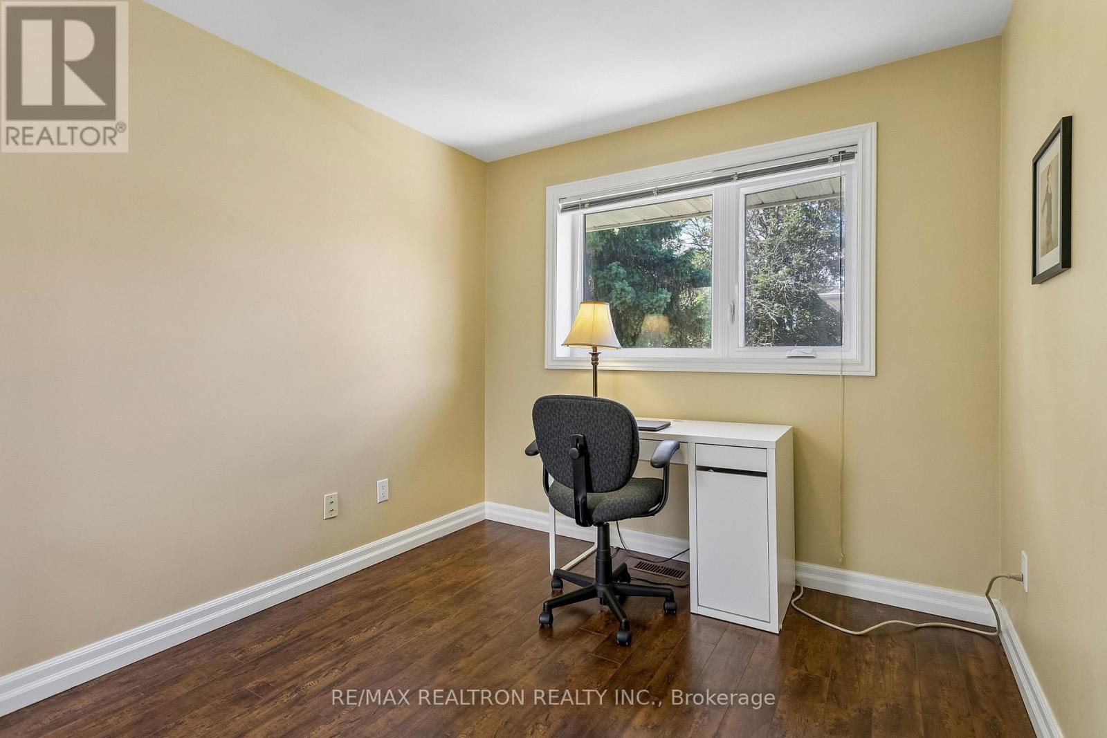 27 ELFINDALE CRESCENT - 31