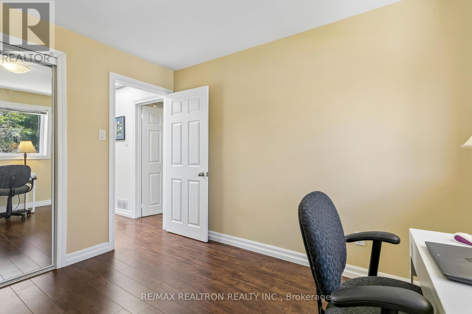 27 ELFINDALE CRESCENT - 32