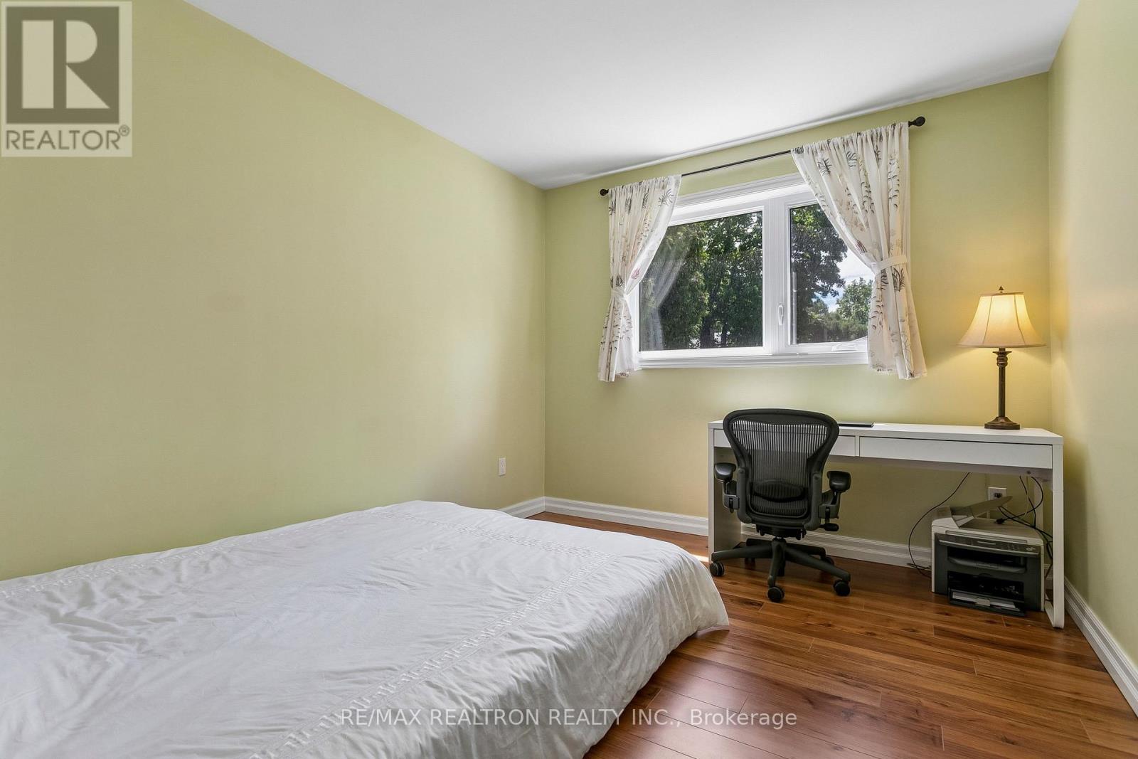 27 ELFINDALE CRESCENT - 34