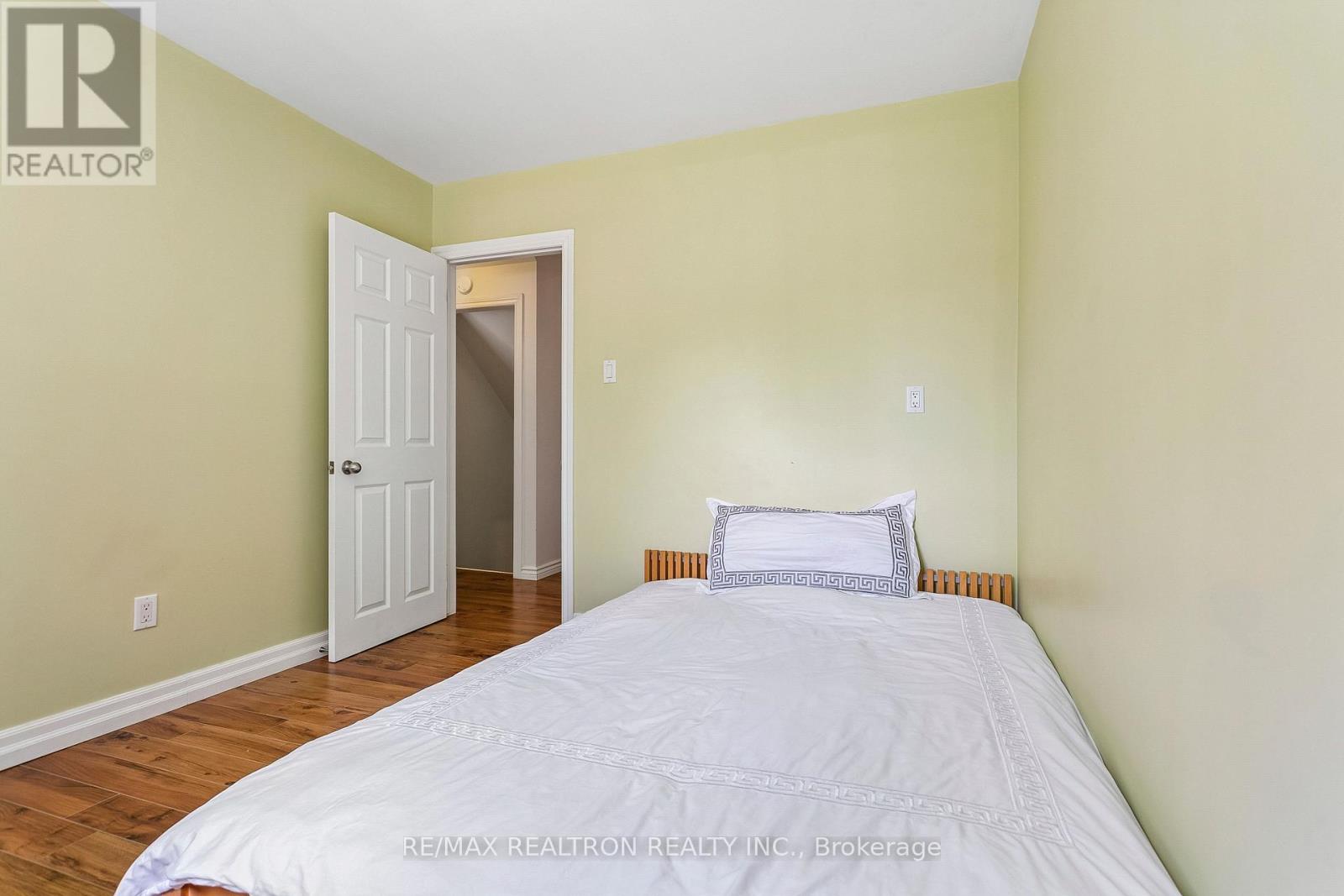 27 ELFINDALE CRESCENT - 35