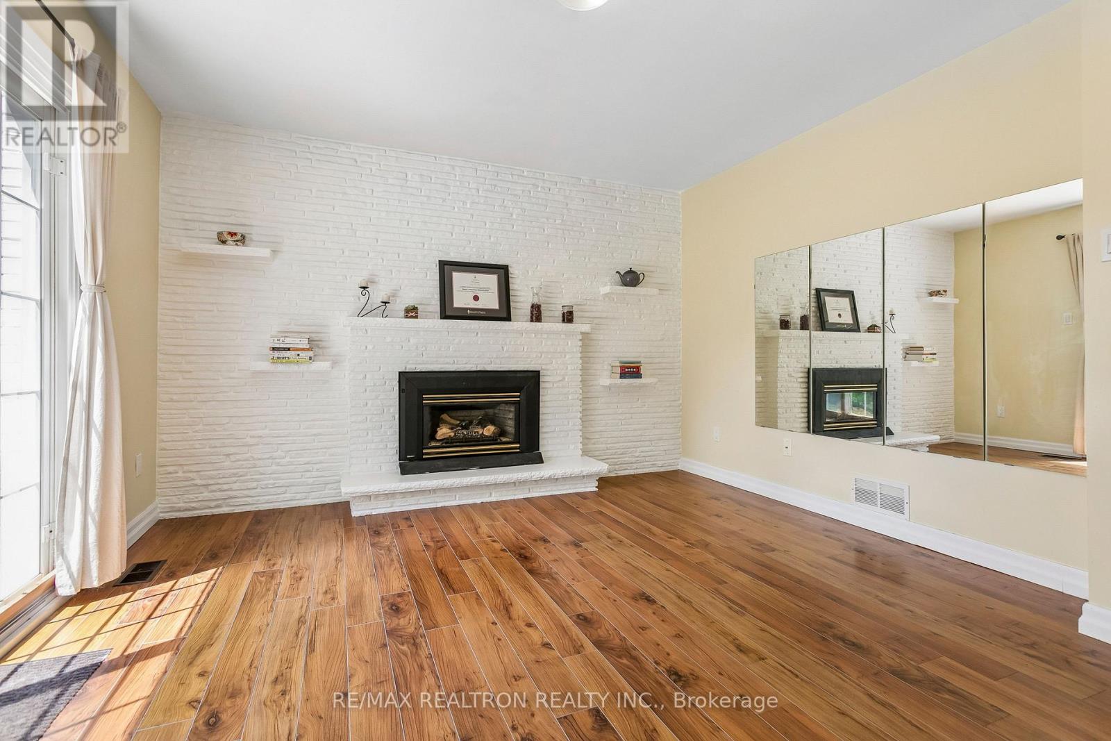 27 ELFINDALE CRESCENT - 38