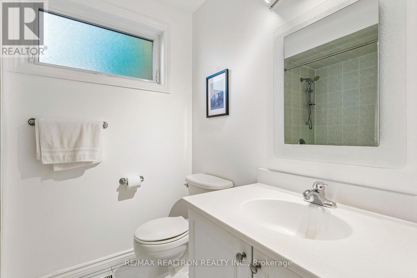 27 ELFINDALE CRESCENT - 36