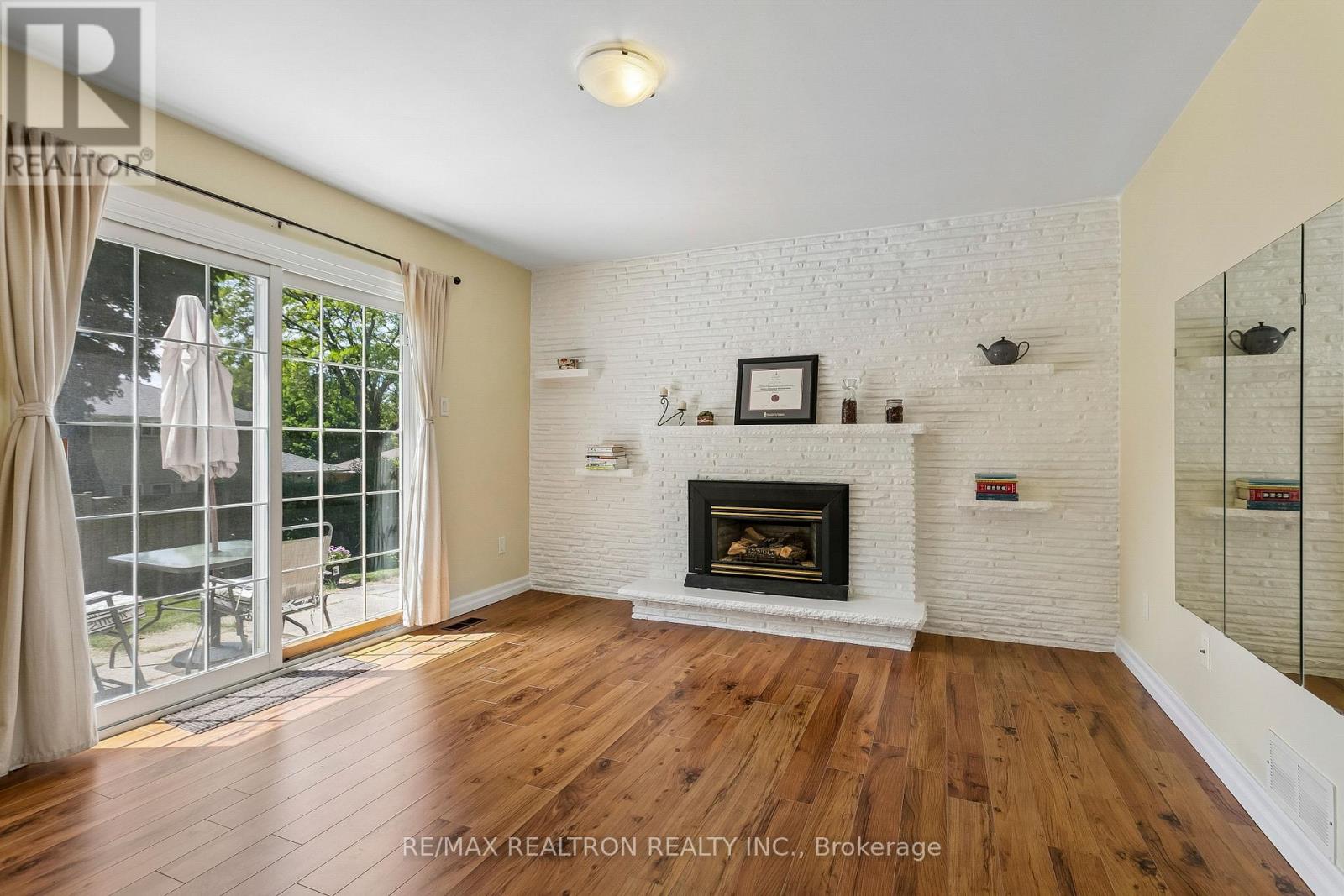 27 ELFINDALE CRESCENT - 37