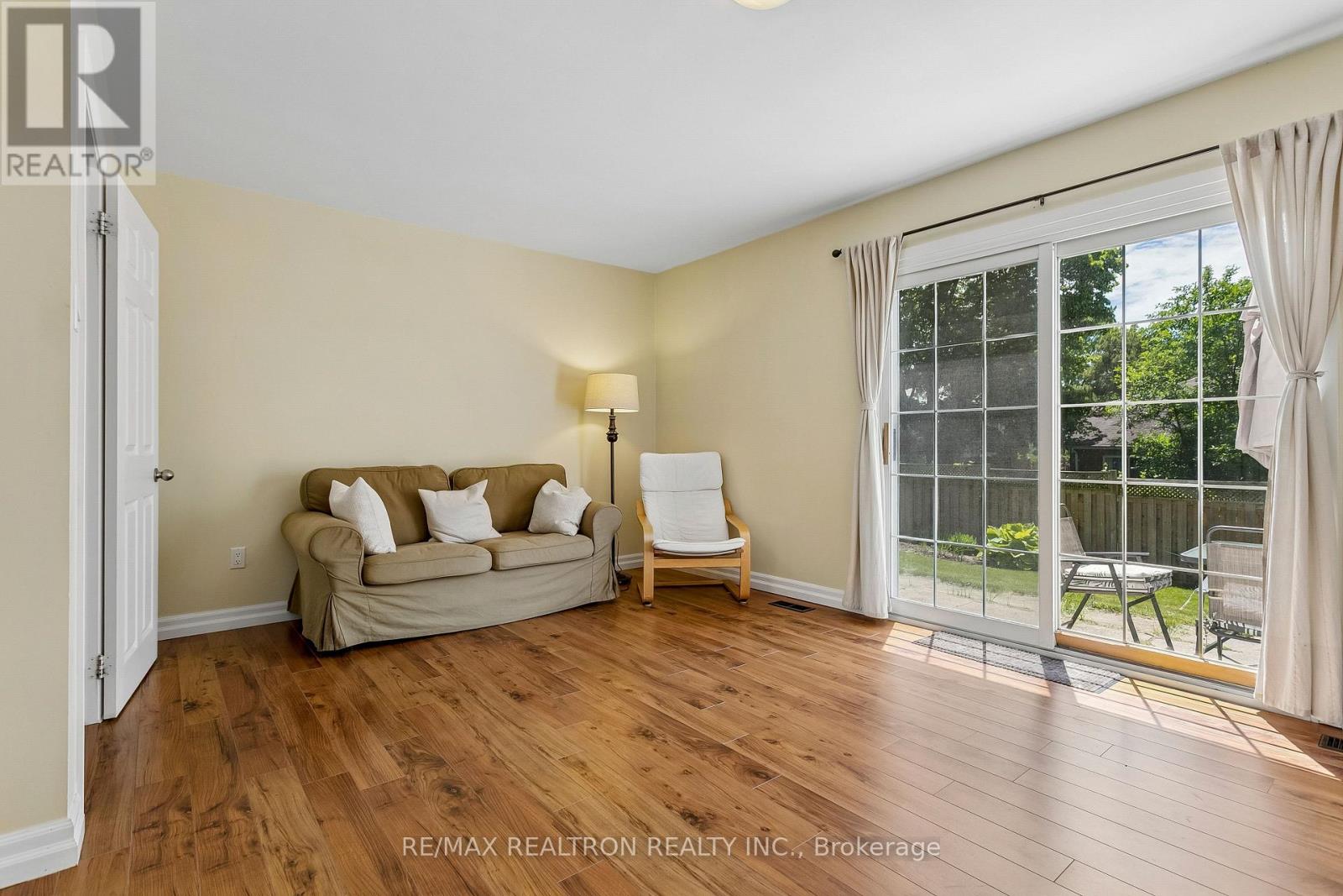 27 ELFINDALE CRESCENT - 40