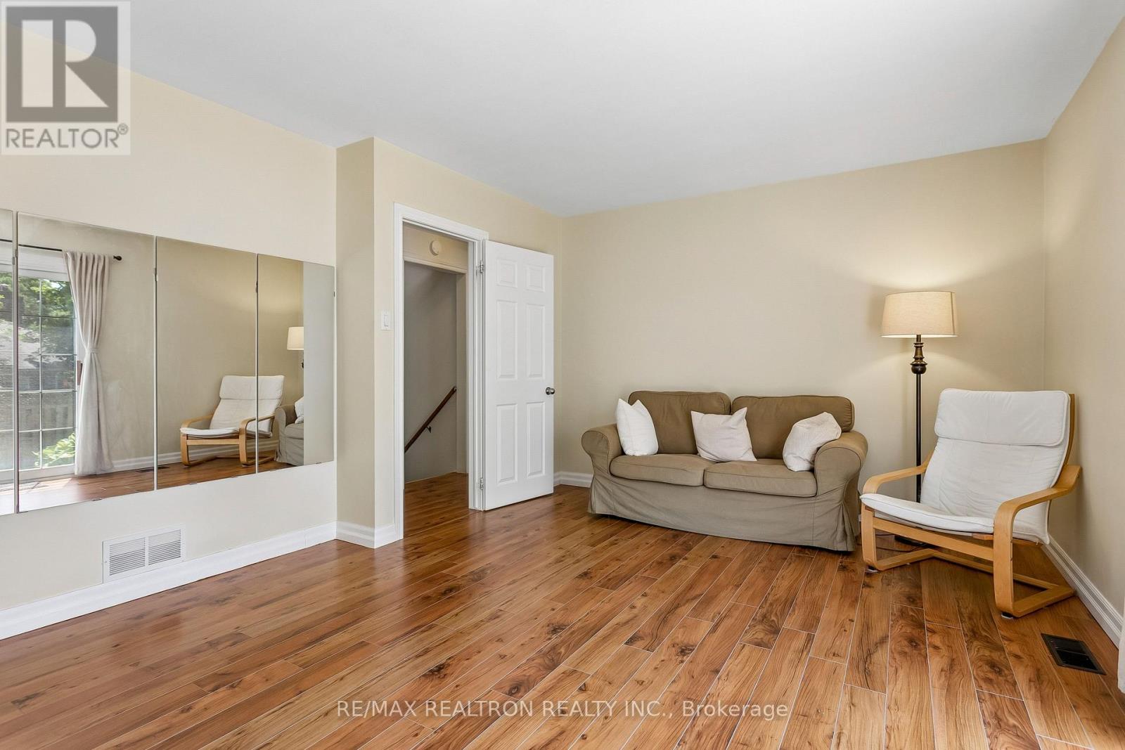 27 ELFINDALE CRESCENT - 39