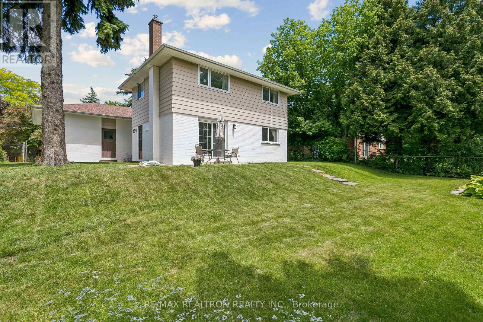 27 ELFINDALE CRESCENT - 49
