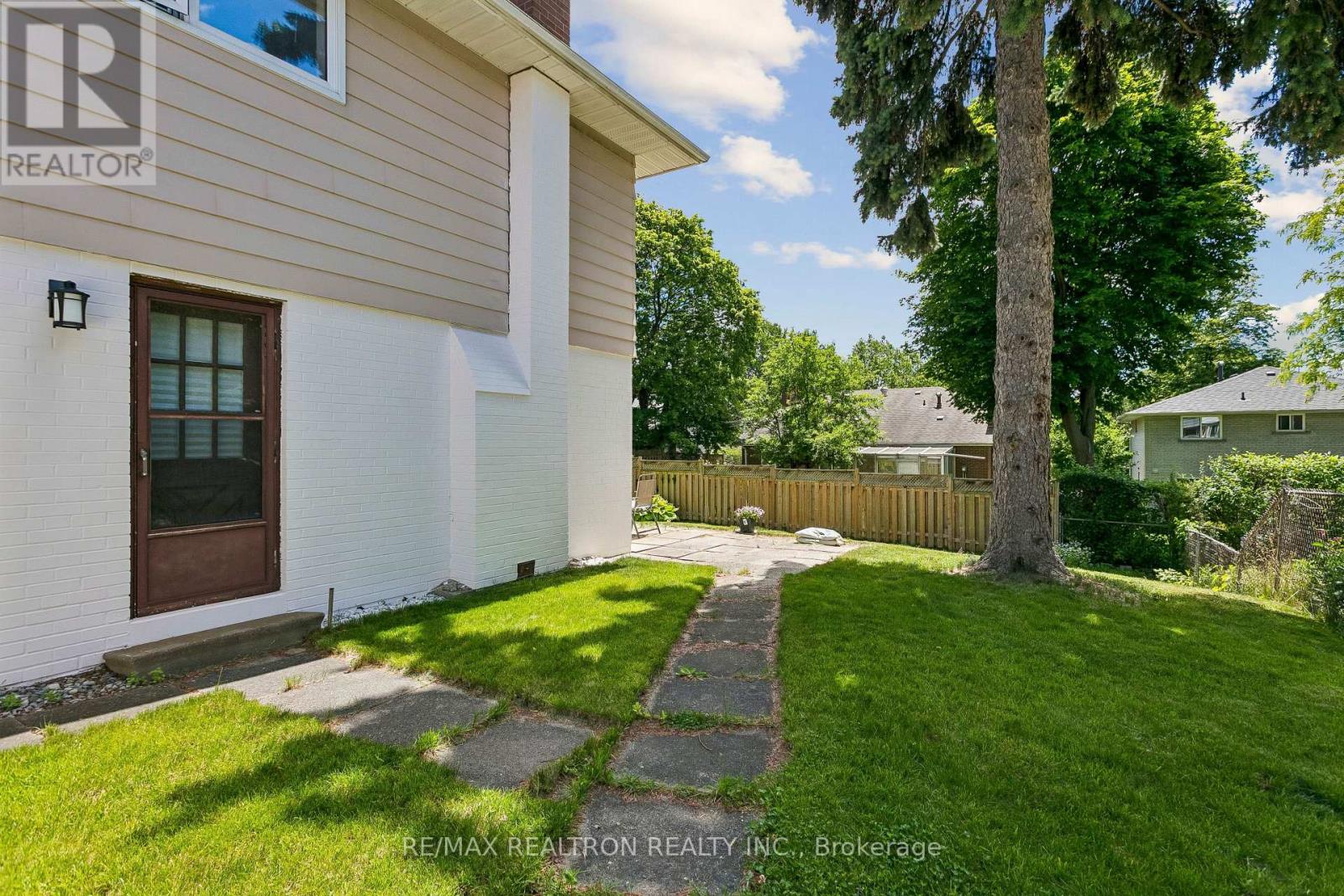 27 ELFINDALE CRESCENT - 47