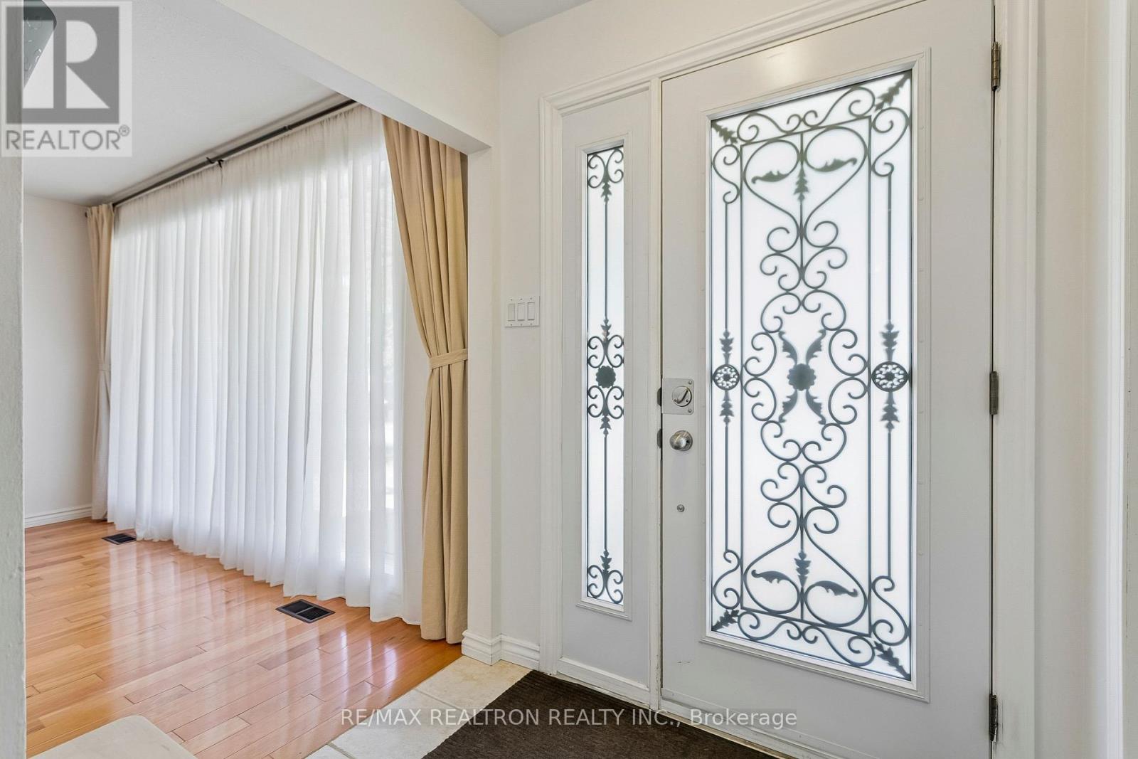 27 ELFINDALE CRESCENT - 6