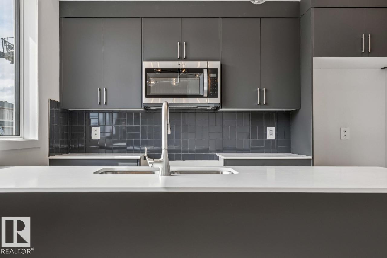 8128 228 ST NW - 11