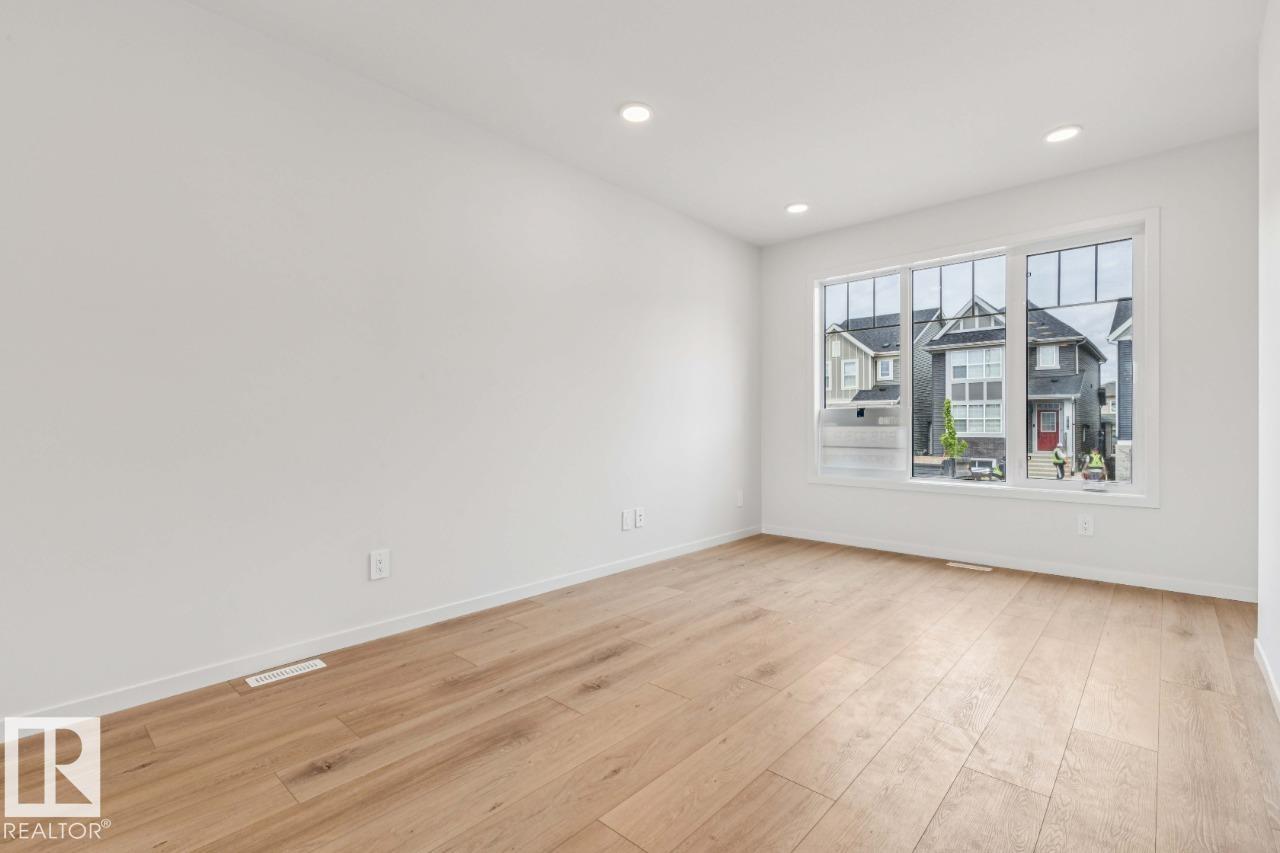 8128 228 ST NW - 6