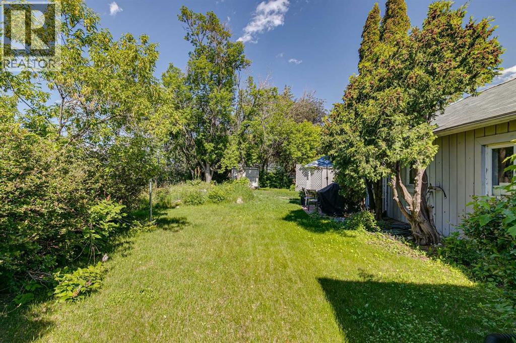 8808 48 Avenue - 19