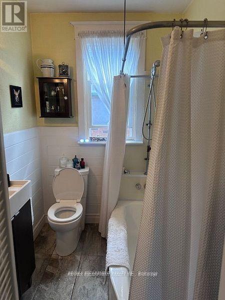 84 BARONS AVENUE N - 19