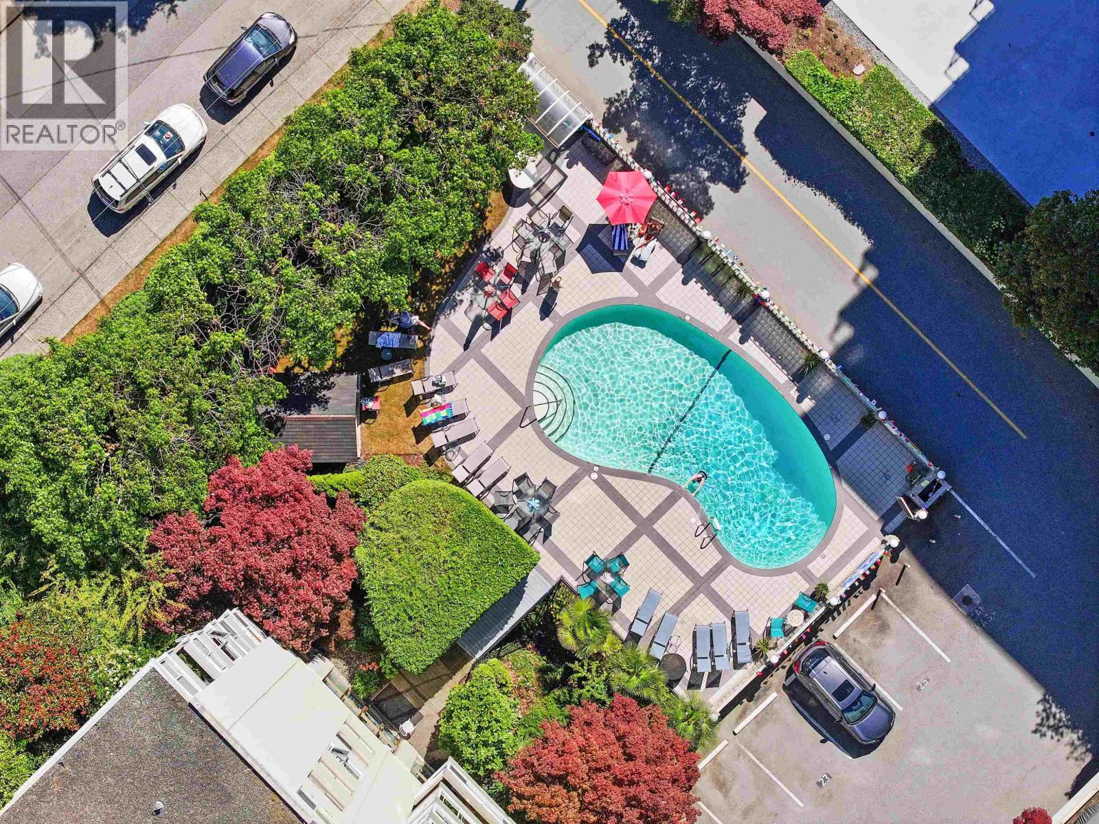 107 1425 ESQUIMALT AVENUE