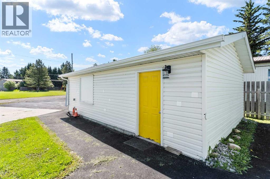 7 Tamarack Crescent NW - 29
