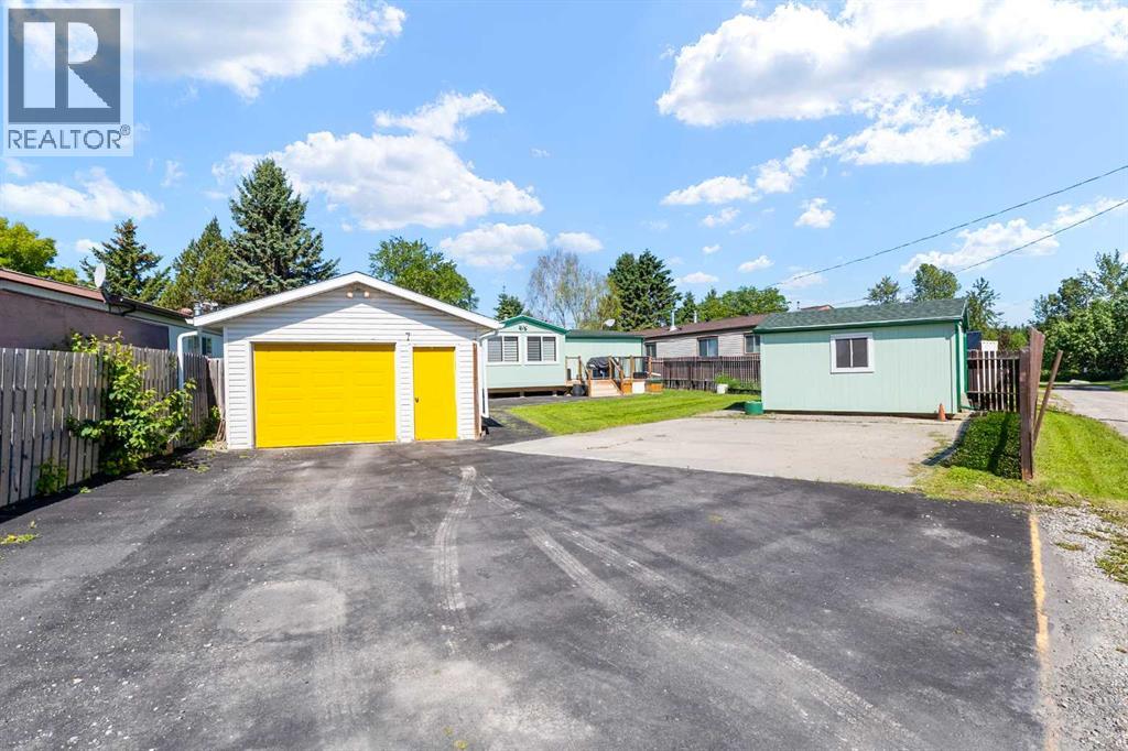 7 Tamarack Crescent NW - 30