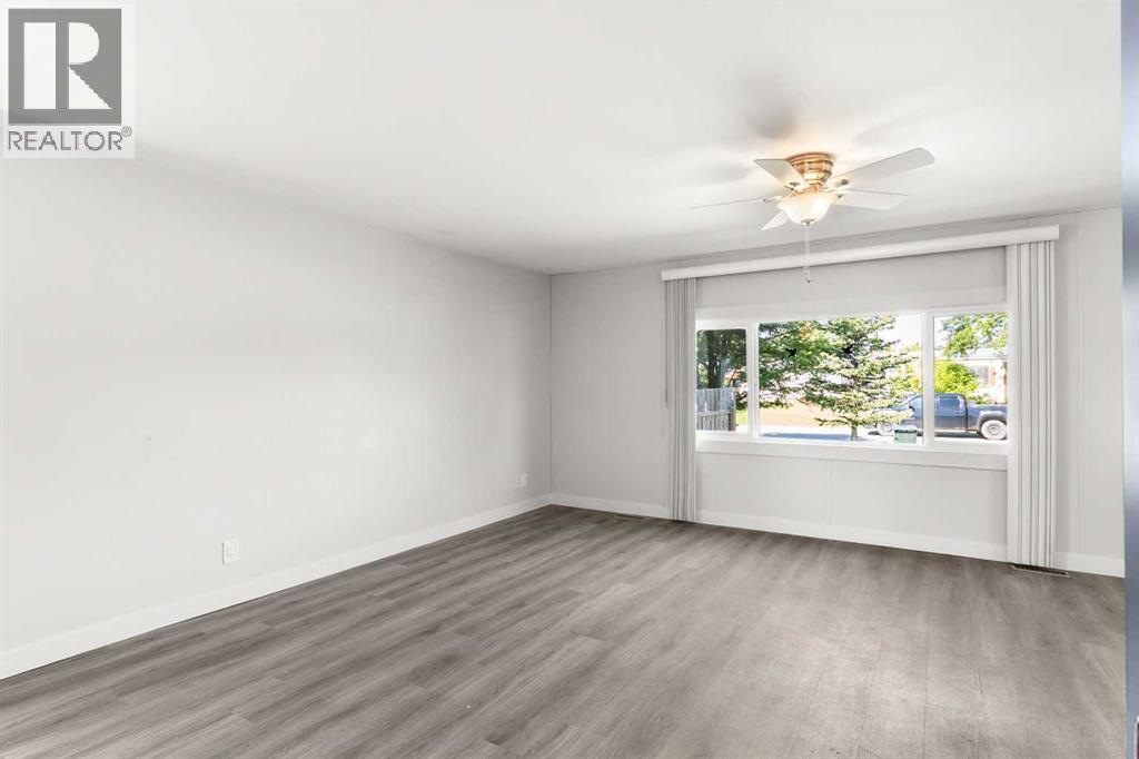 7 Tamarack Crescent NW - 4