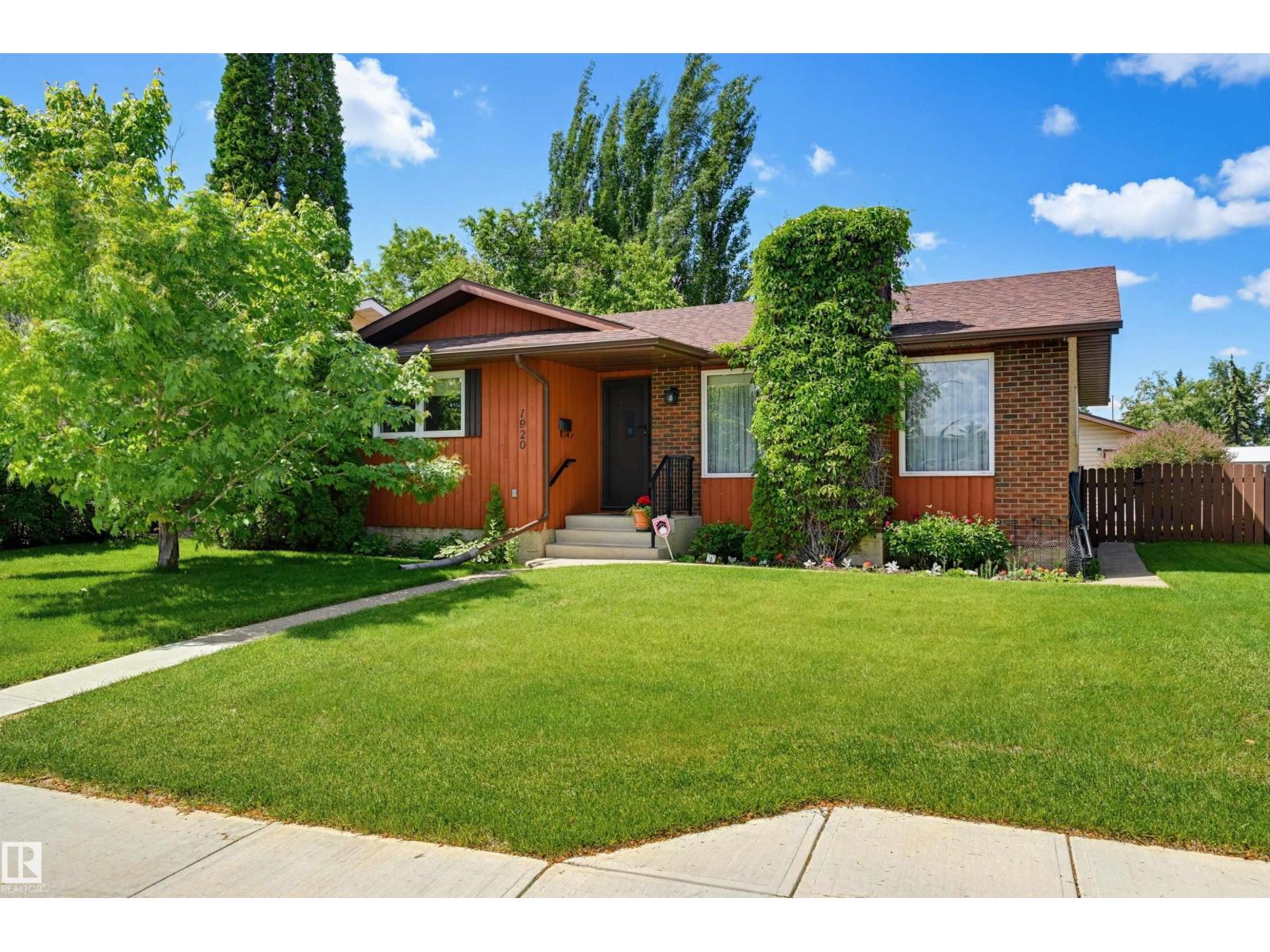1920 65 ST NW - 1